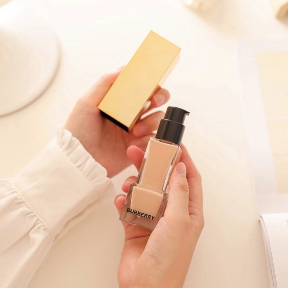 Burberry 鎏光煥彩恆顏粉底液30ml #N30