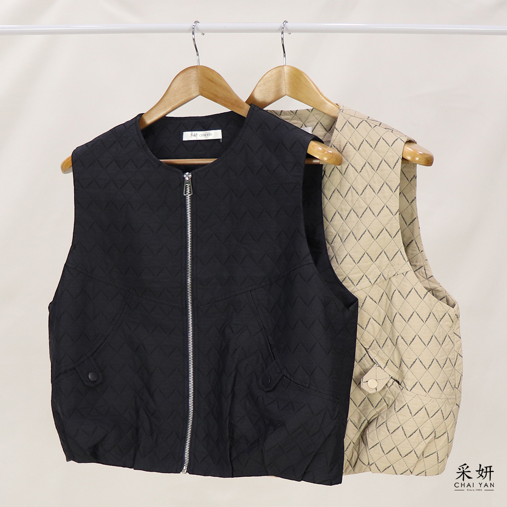 菱格紋跳色縫線拉鍊圓領背心