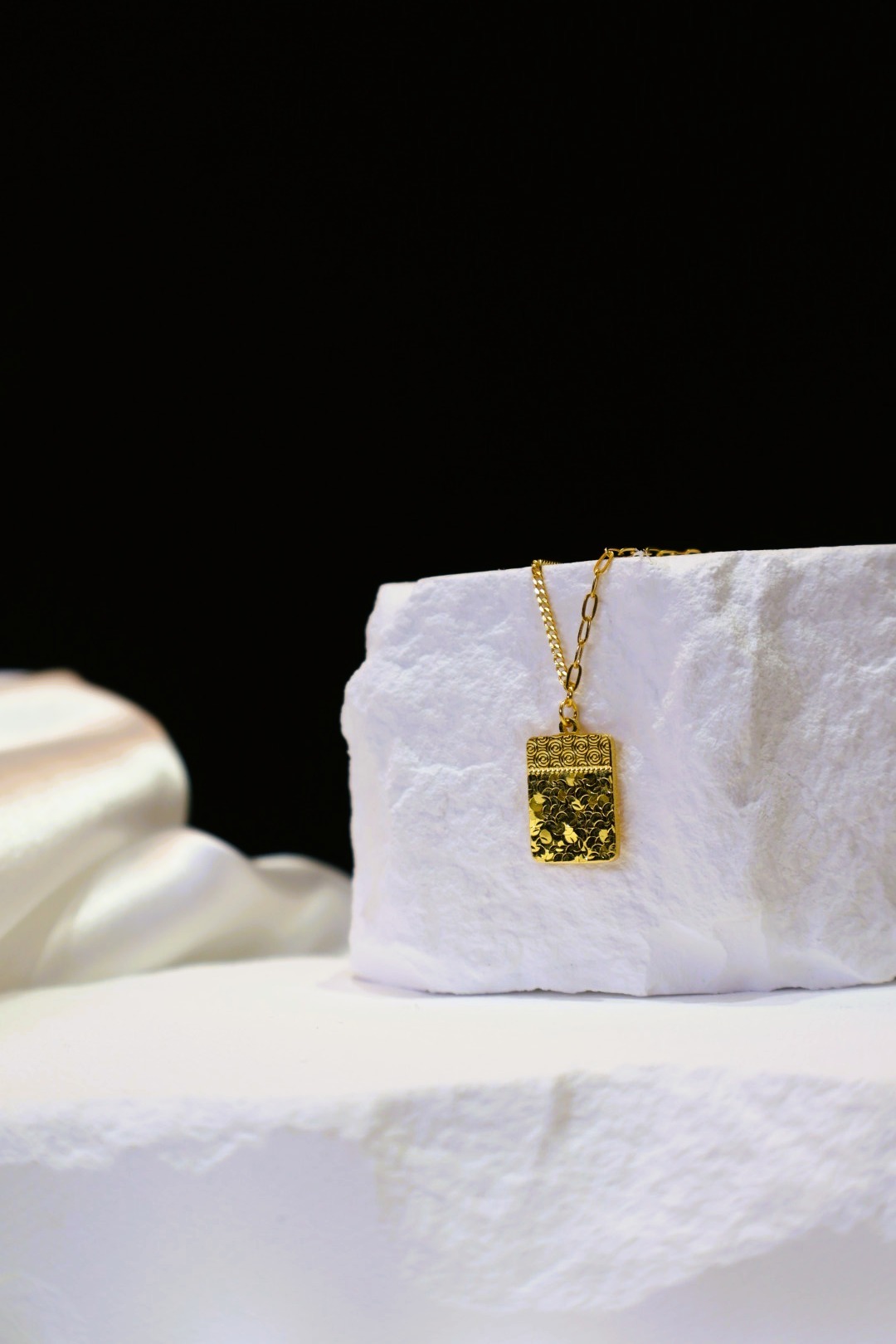 無事牌金項鍊
