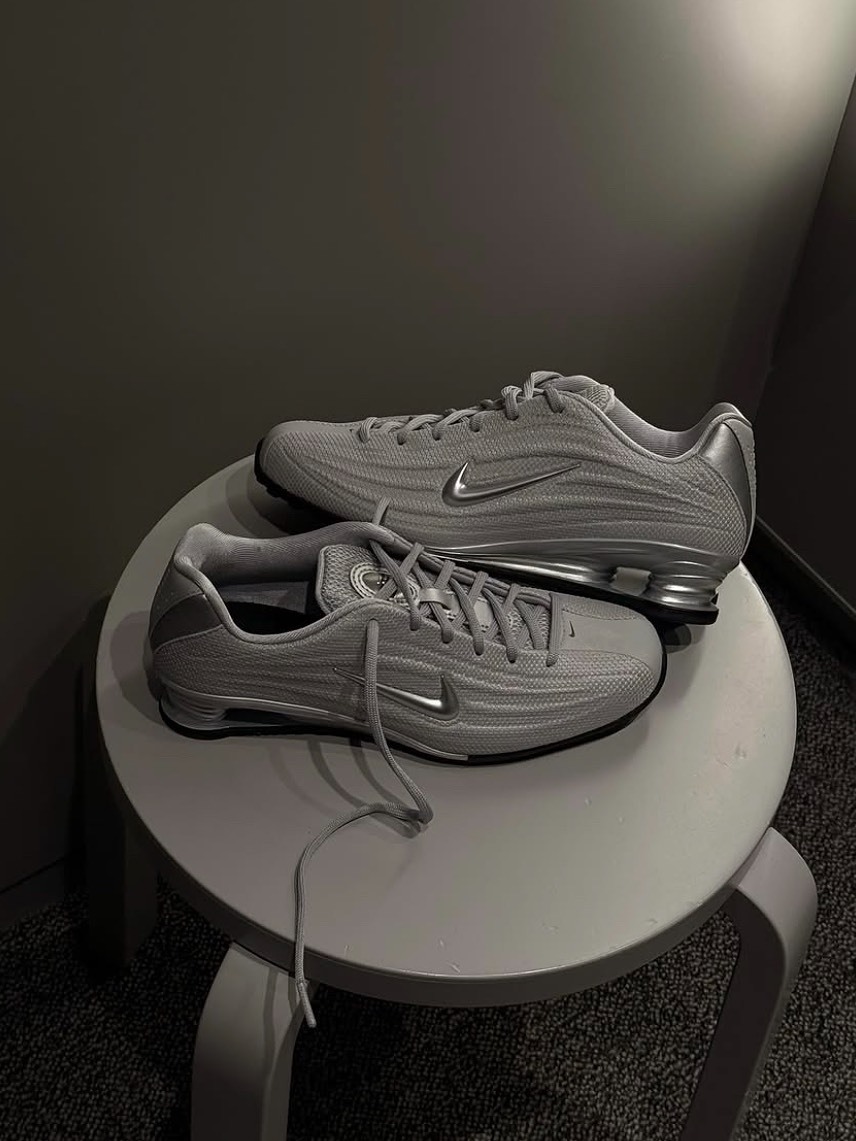 NIKE SHOX Z 科技金屬銀灰