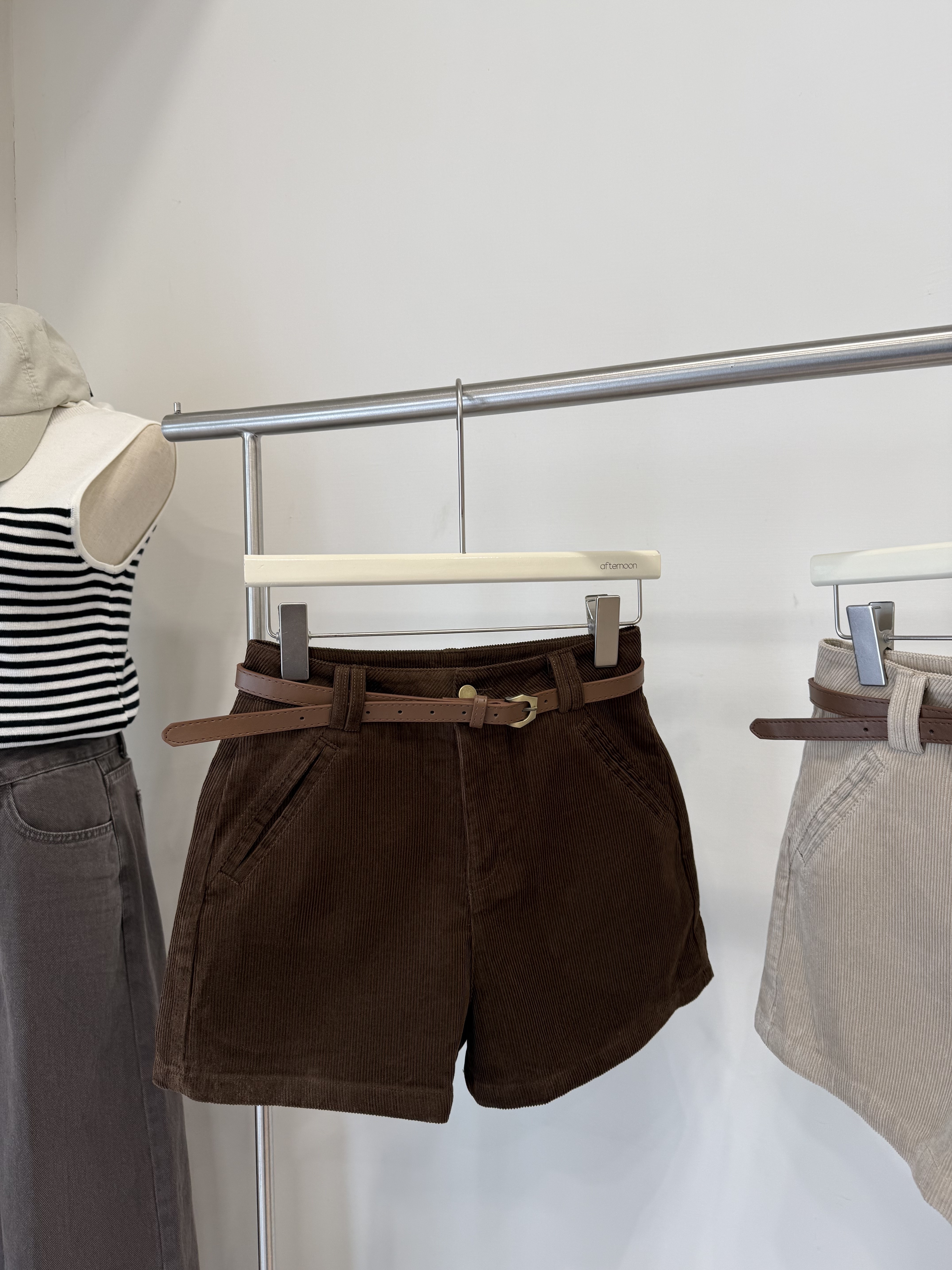 208 燈芯絨短褲（附皮帶）