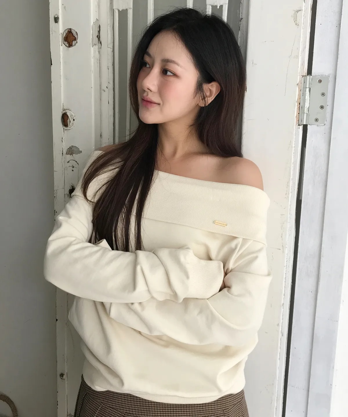 LETTER FROM MOON BOLD OFF-SHOULDER SWEATSHIRT