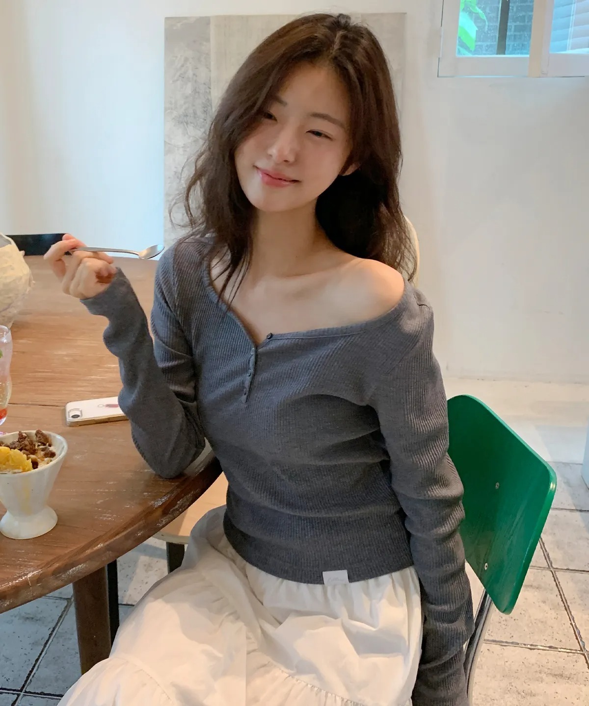 LETTER FROM MOON LETTERS BUTTON HEART NECK T-SHIRT