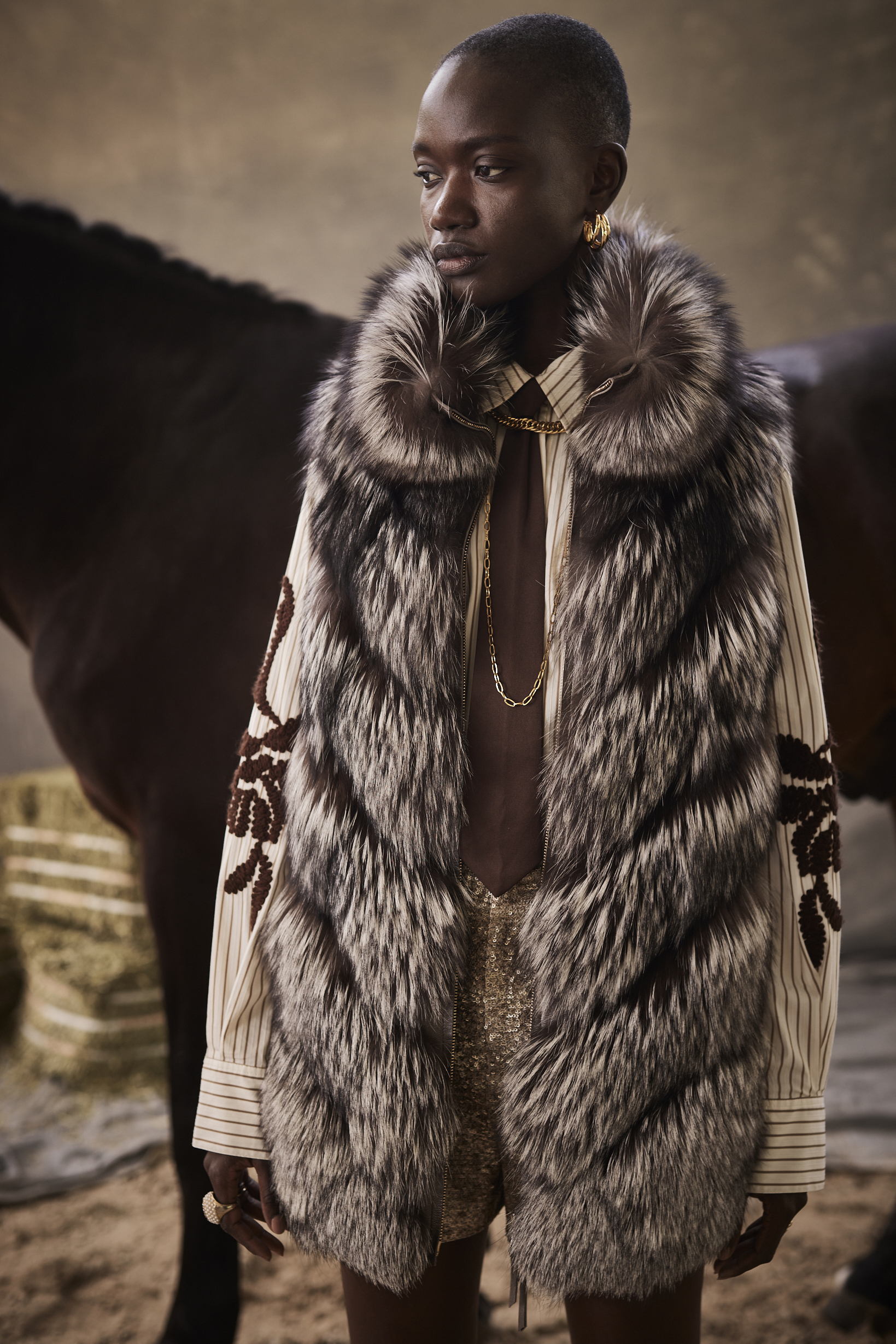 BE15151A1 藝匠條紋花卉圖騰刺繡寬鬆直筒襯衫 (附領帶)