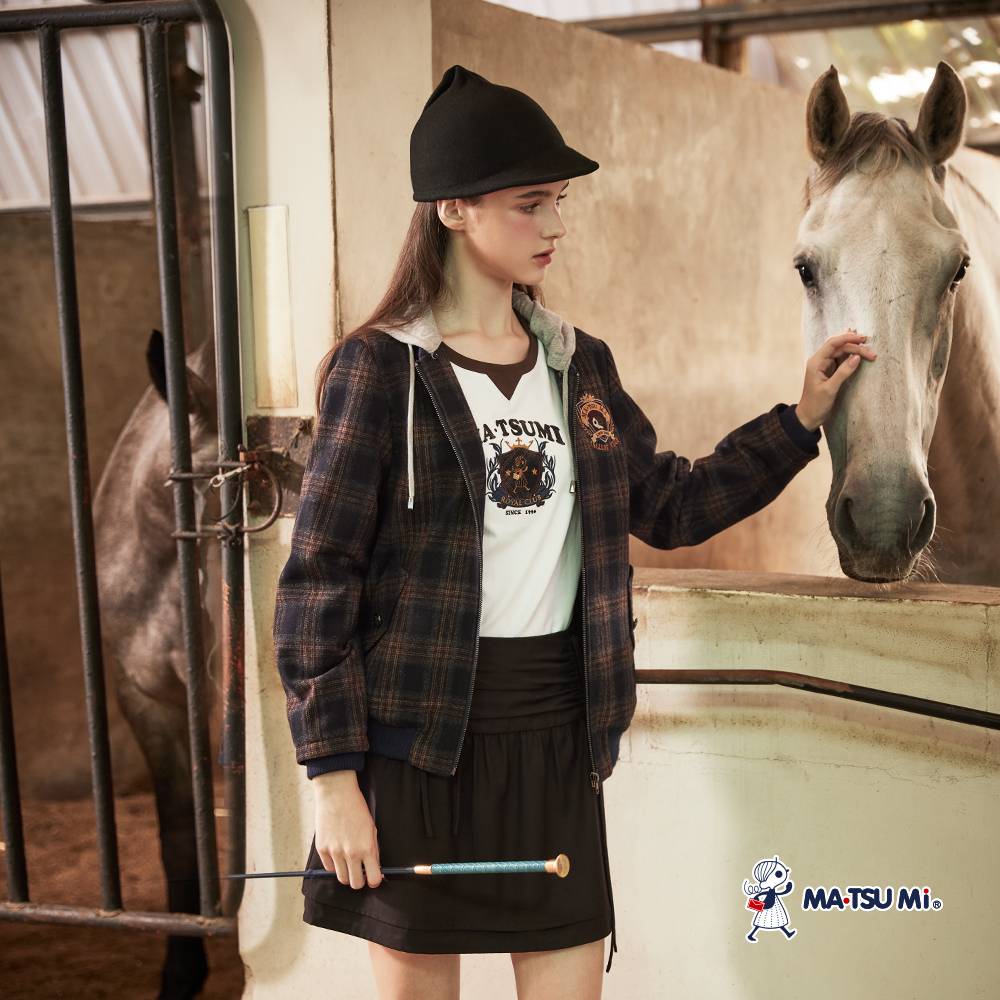 MA‧TSU Mi 學院風撞色領圍徽章圖騰刺繡棉上衣(白.黃)