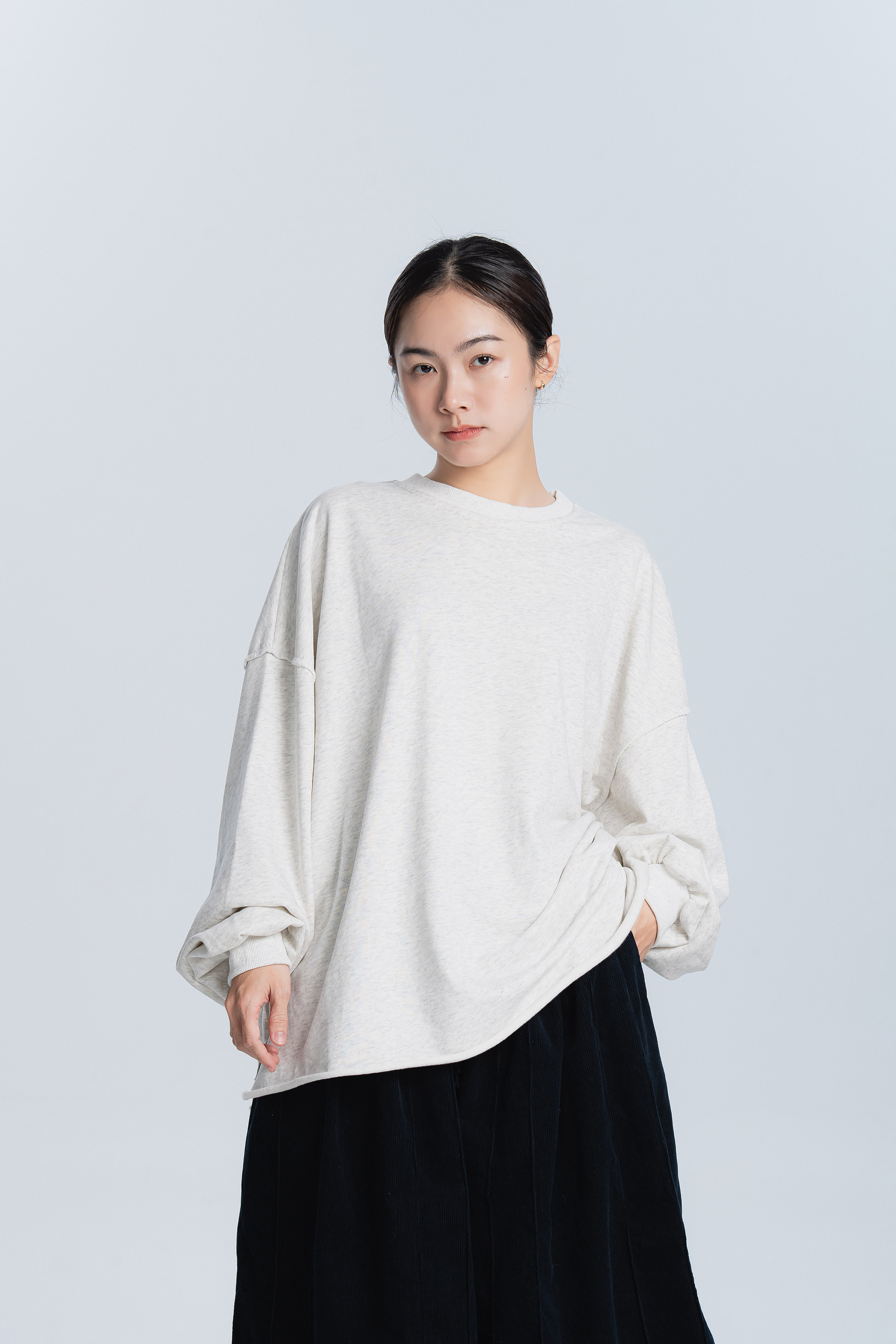 落肩小細節滾邊素面長t 4色