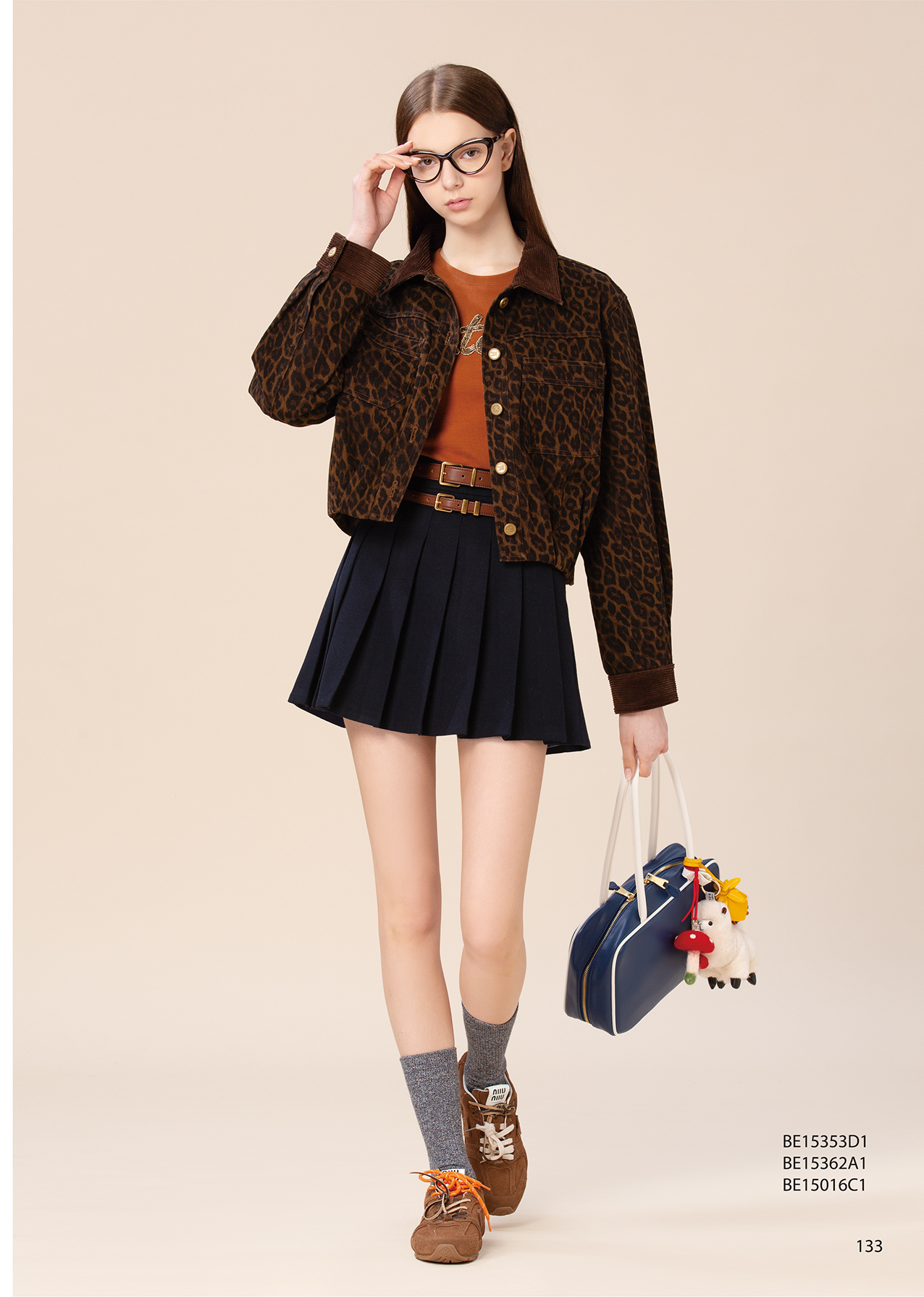 BE15362A1 巴黎光語 JE logo 手工亮片刺繡修身T (2色)