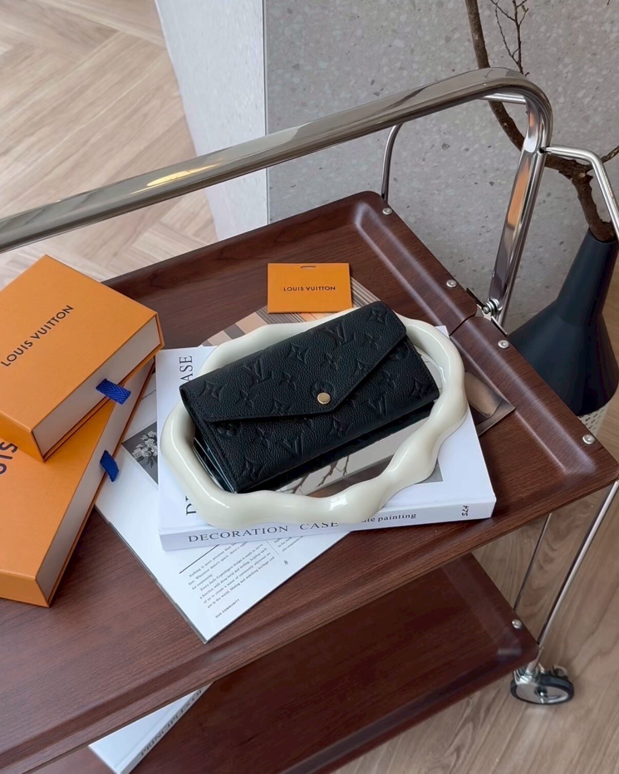 LV｜SARAH 掀蓋長夾 黑色壓花 M82257