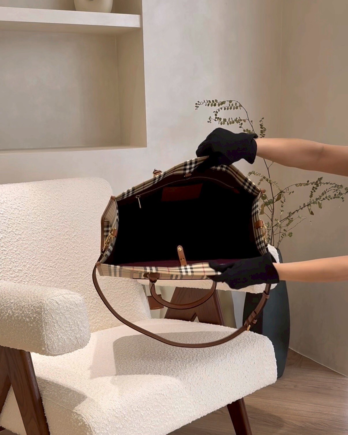 BURBERRY｜FREYA 中號托特包 典藏米色/石楠木棕色