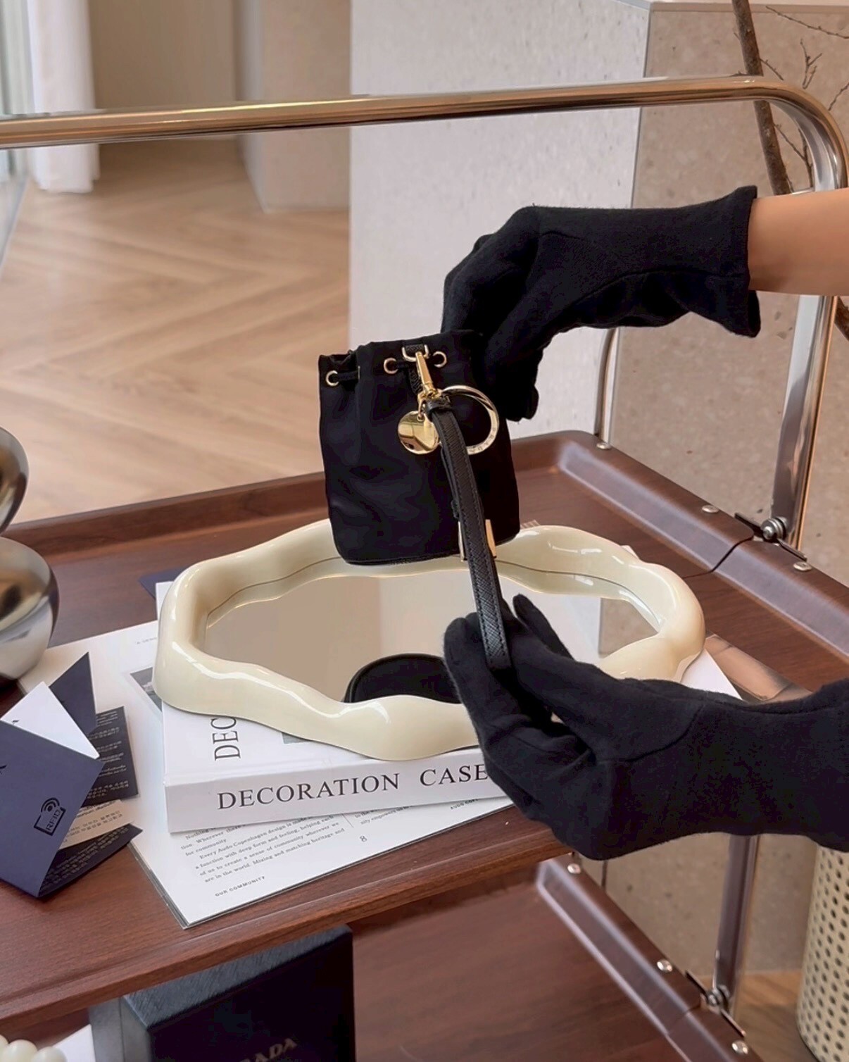 PRADA｜迷你標誌 RE-NYLON手袋吊飾 黑色