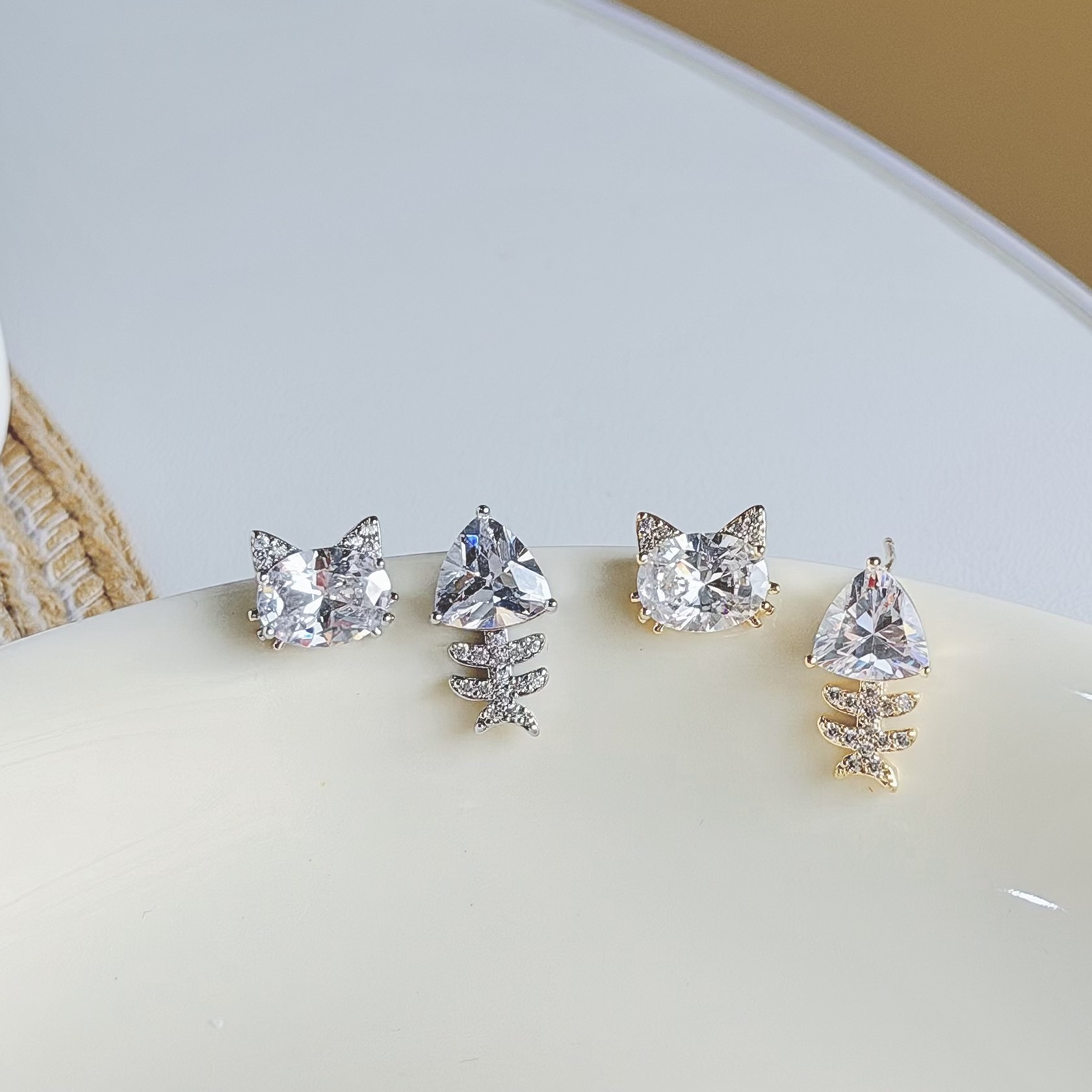 C297鋯石貓咪魚骨不對稱耳針