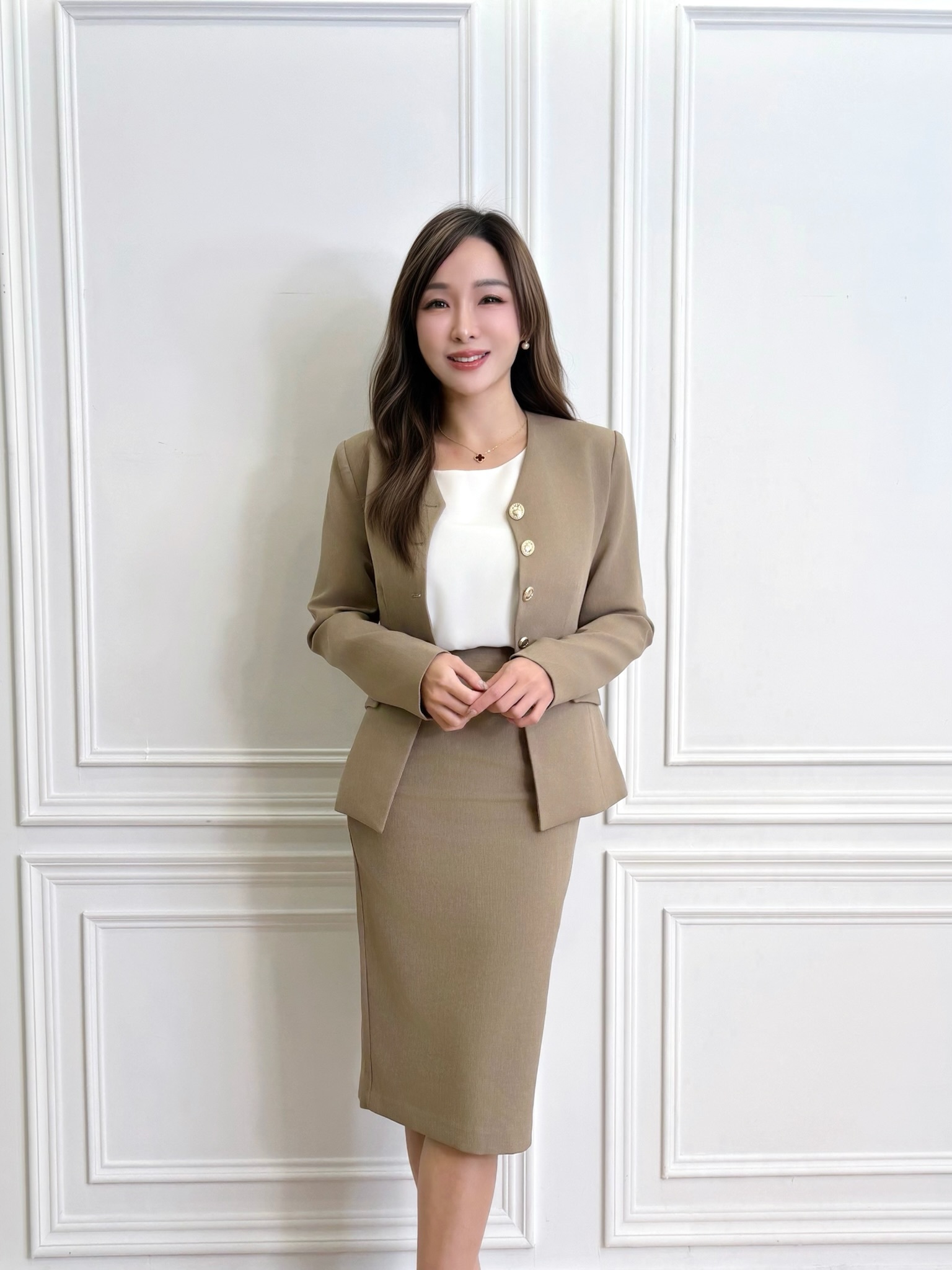 細緻無領金釦窄裙套裝