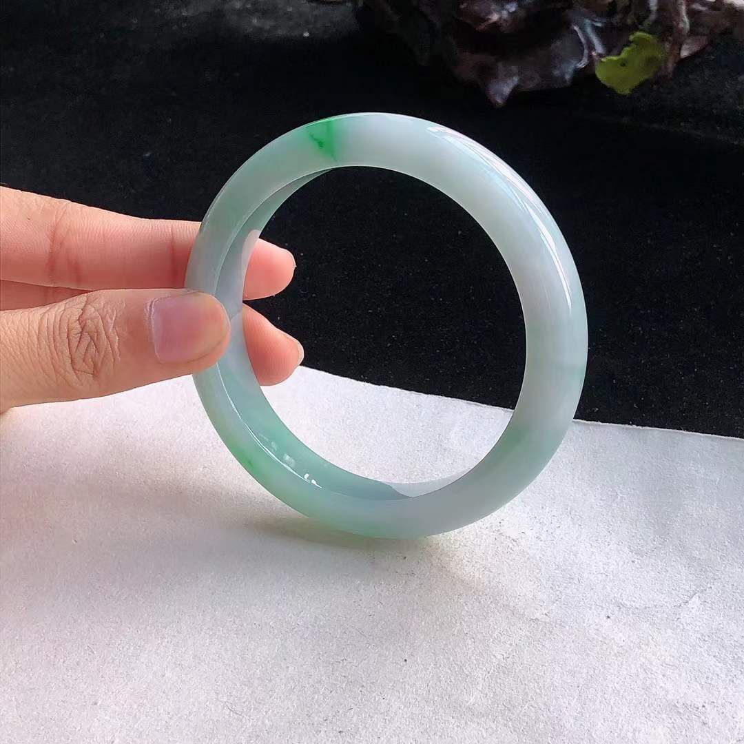 1015267 56.4mm冰糯飄果綠翡翠正圈手鐲 (56-58)