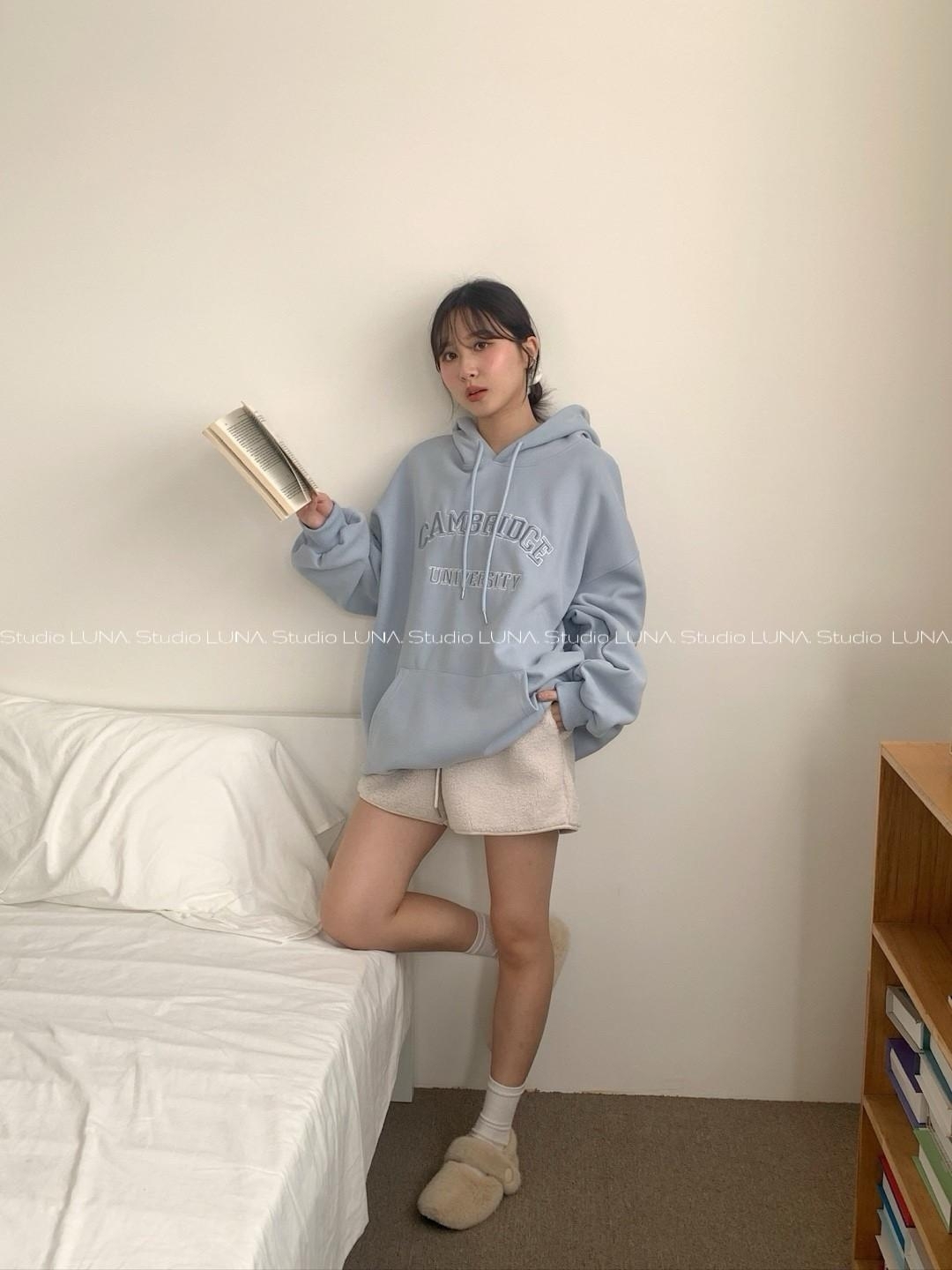 CAMBRIDGE 刺繡美式字母帽T