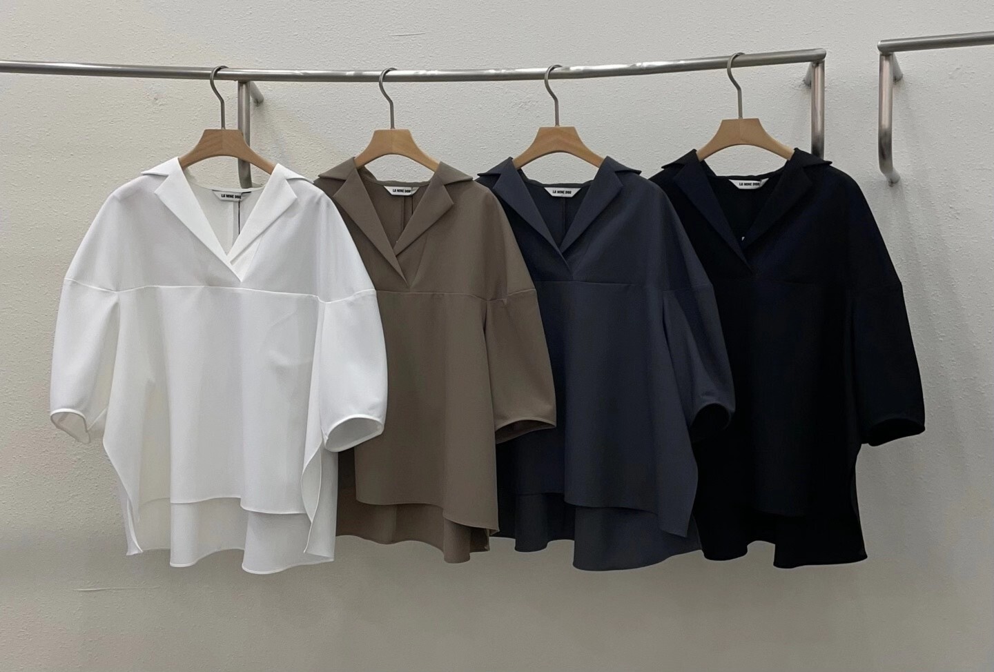 LA5119 上下車線拼接開V領上衣