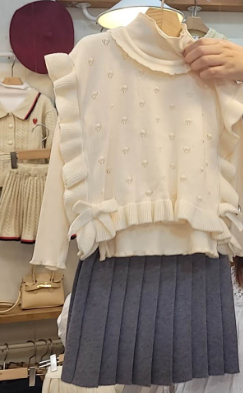 HCB10T004BE 奶油色打底衫