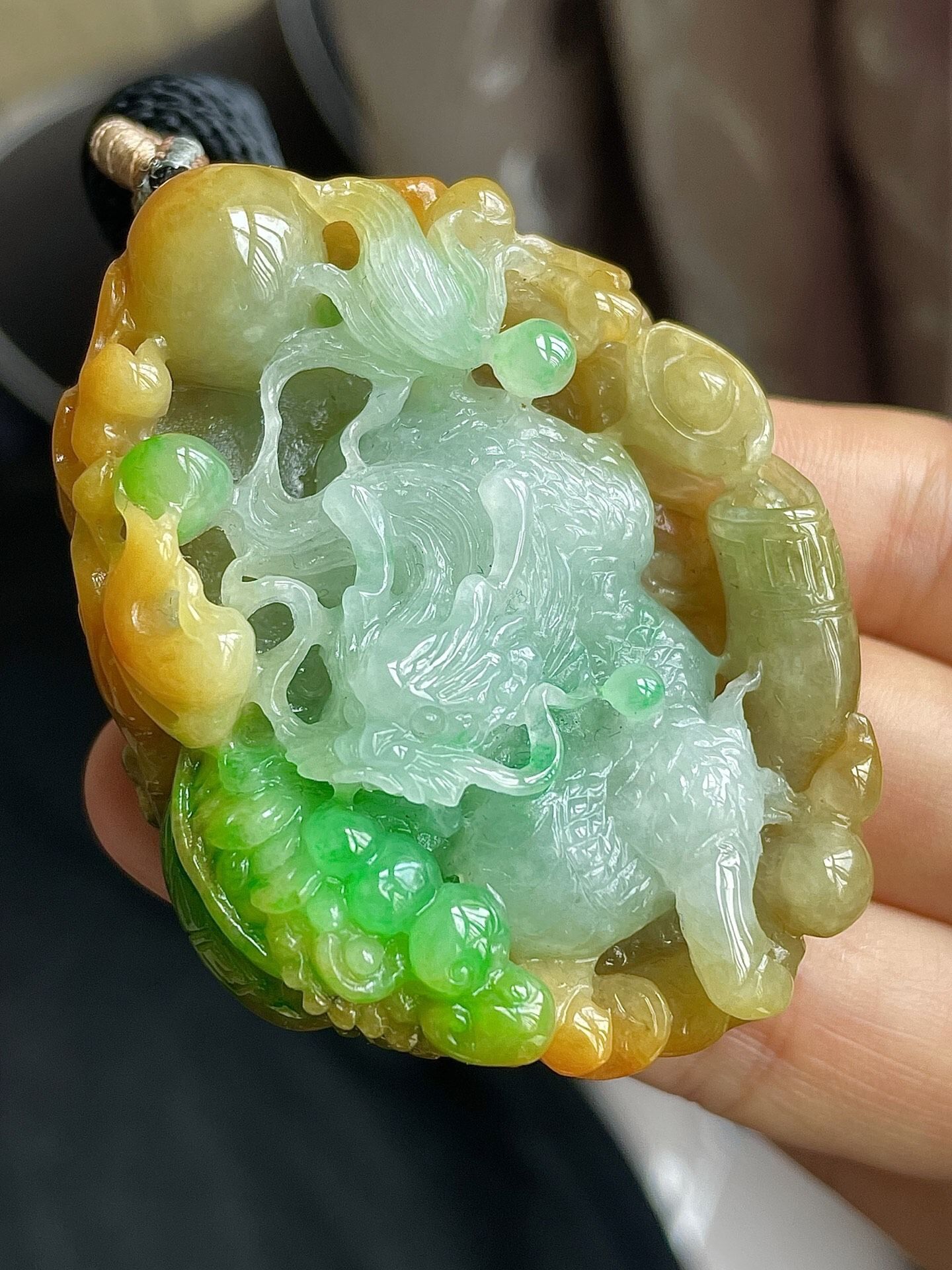 1015439 翡翠冰黃加綠麒麟進寶吊墜