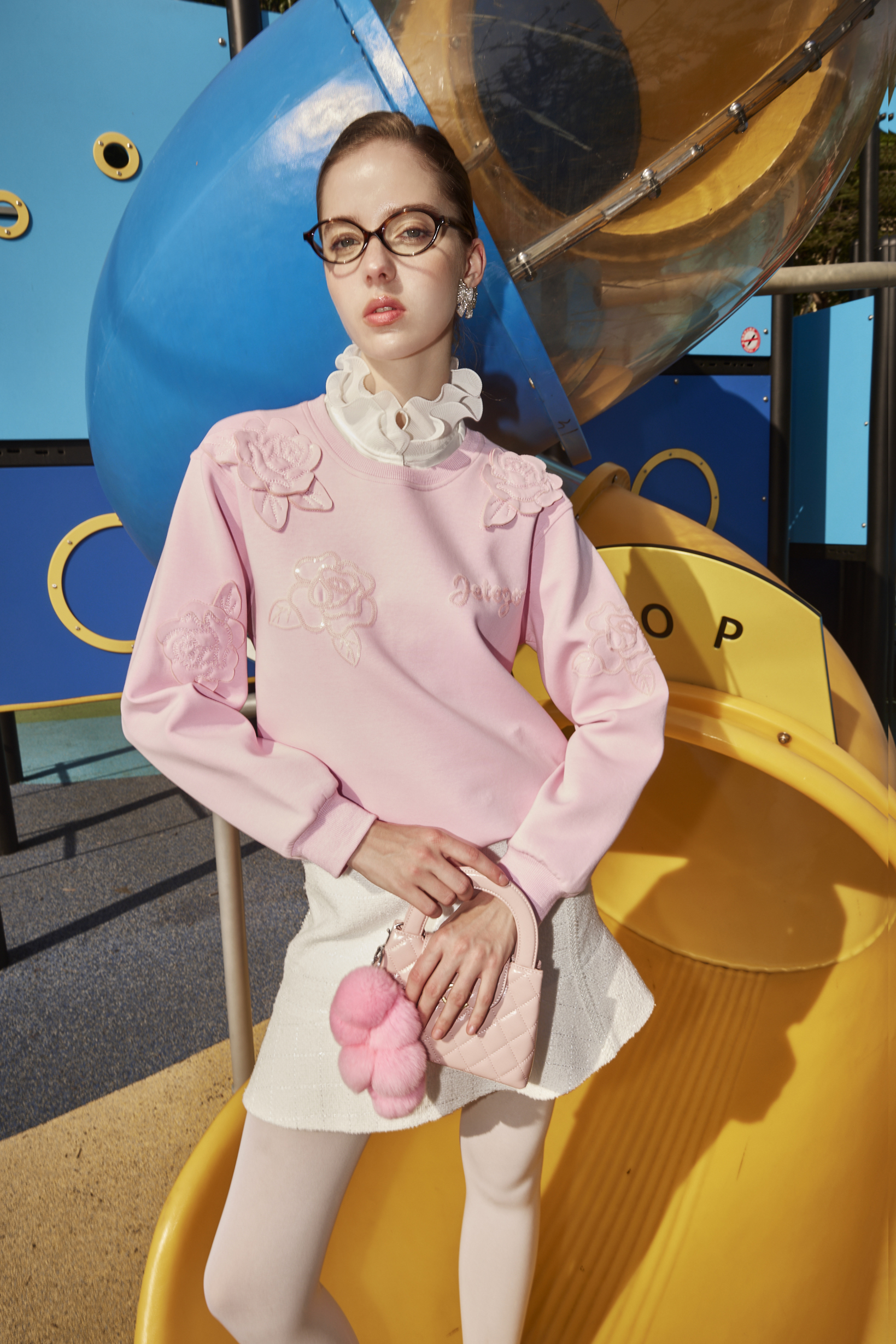 BE15373A1 冬日花園立體花卉刺繡亮片衛衣 (2色 / 附波浪領內搭)