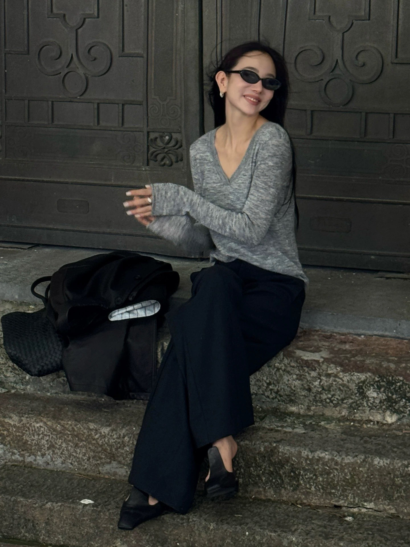 混色質感花灰色V領長袖上衣-S-L (Elegant & Love)