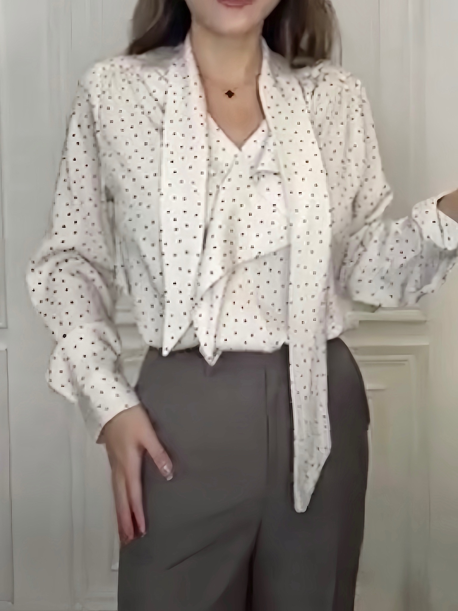點點領片綁帶上衣