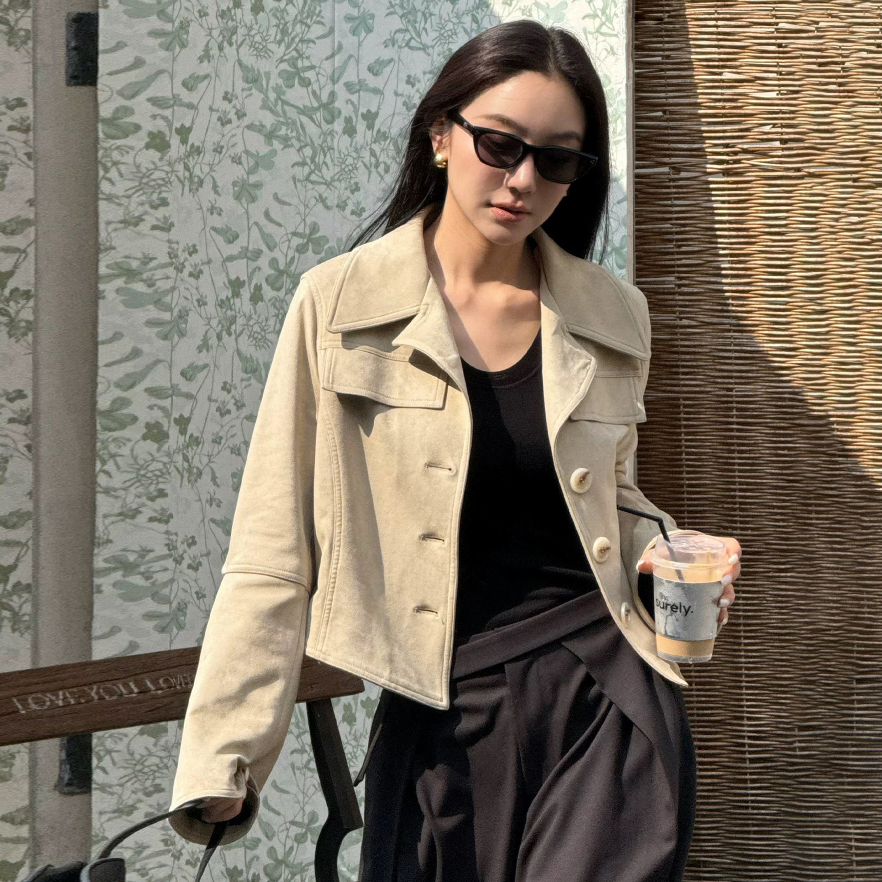 奶油杏霧面麂皮V領排釦外套-S-L (Elegant & Love)