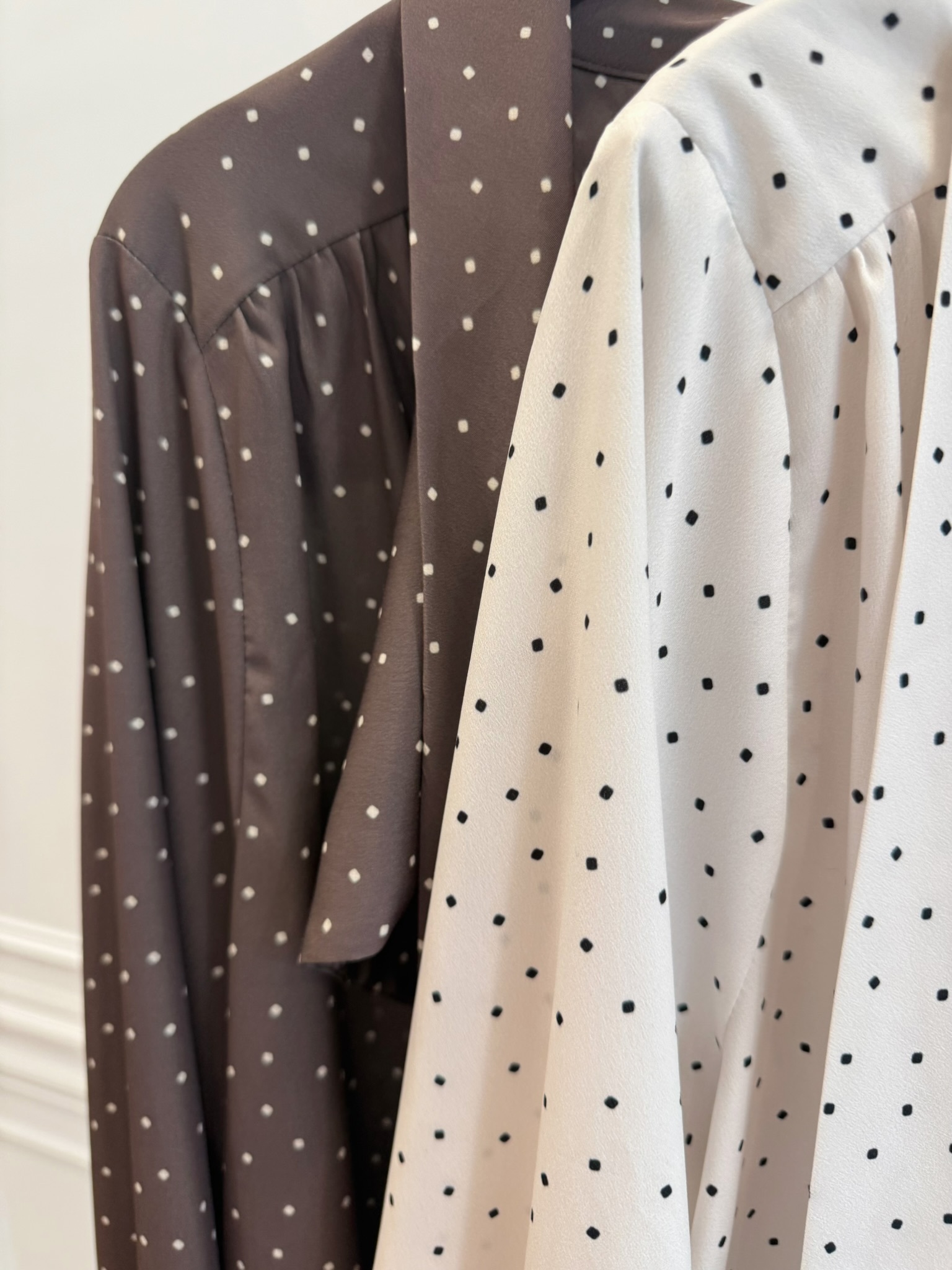 點點領片綁帶上衣