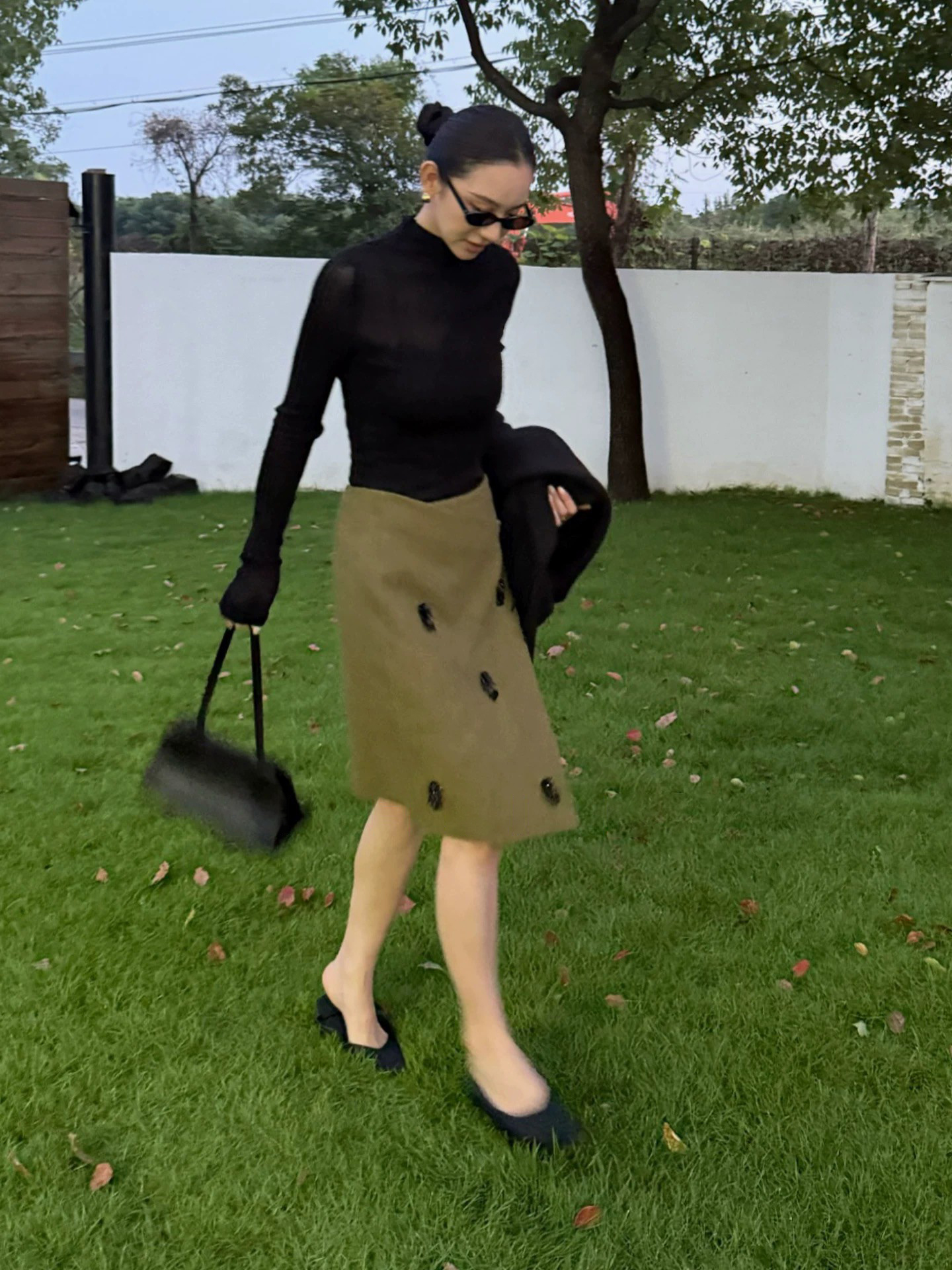 卡其綠立體黑色亮片流蘇造型長裙-S-L (Elegant & Love)