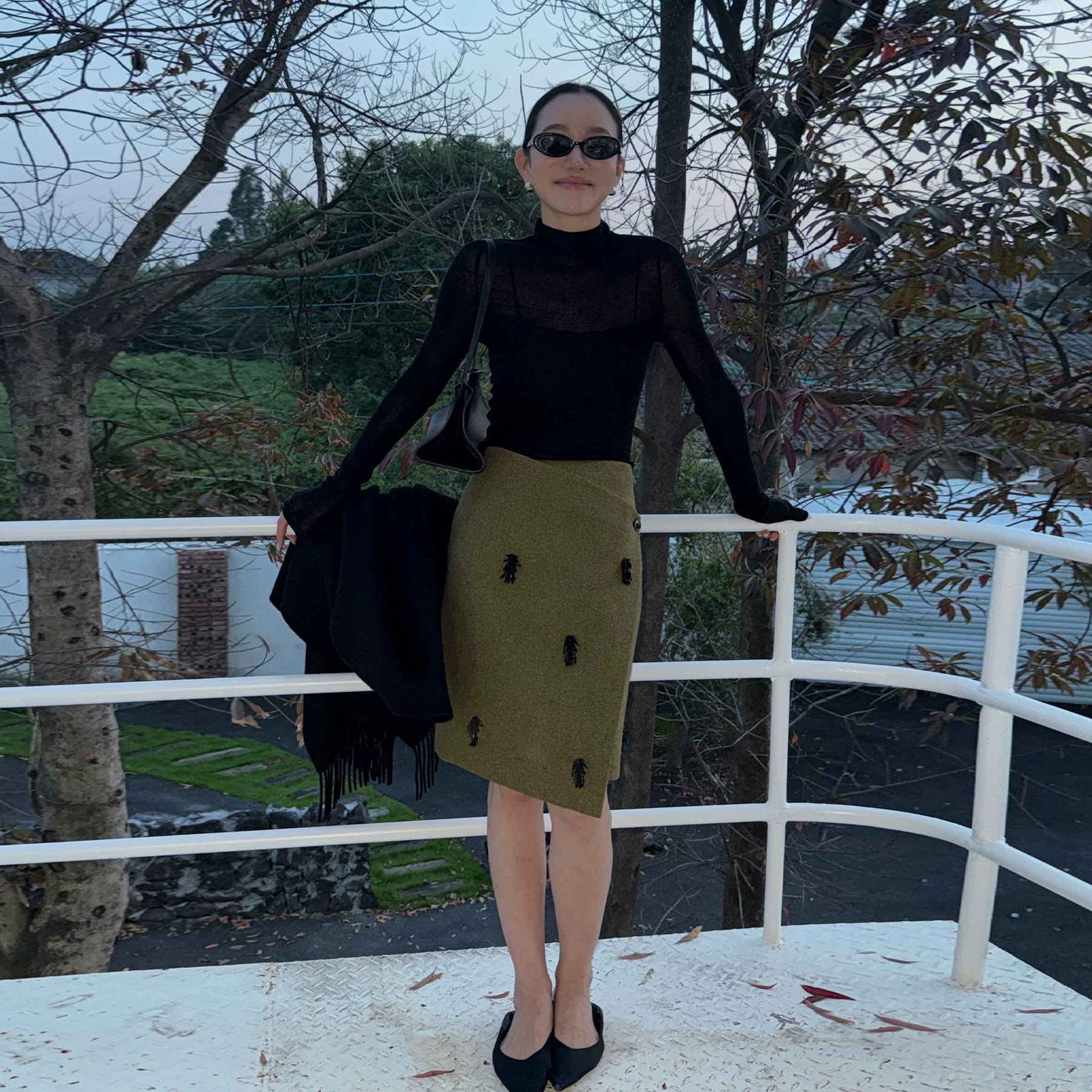 卡其綠立體黑色亮片流蘇造型長裙-S-L (Elegant & Love)