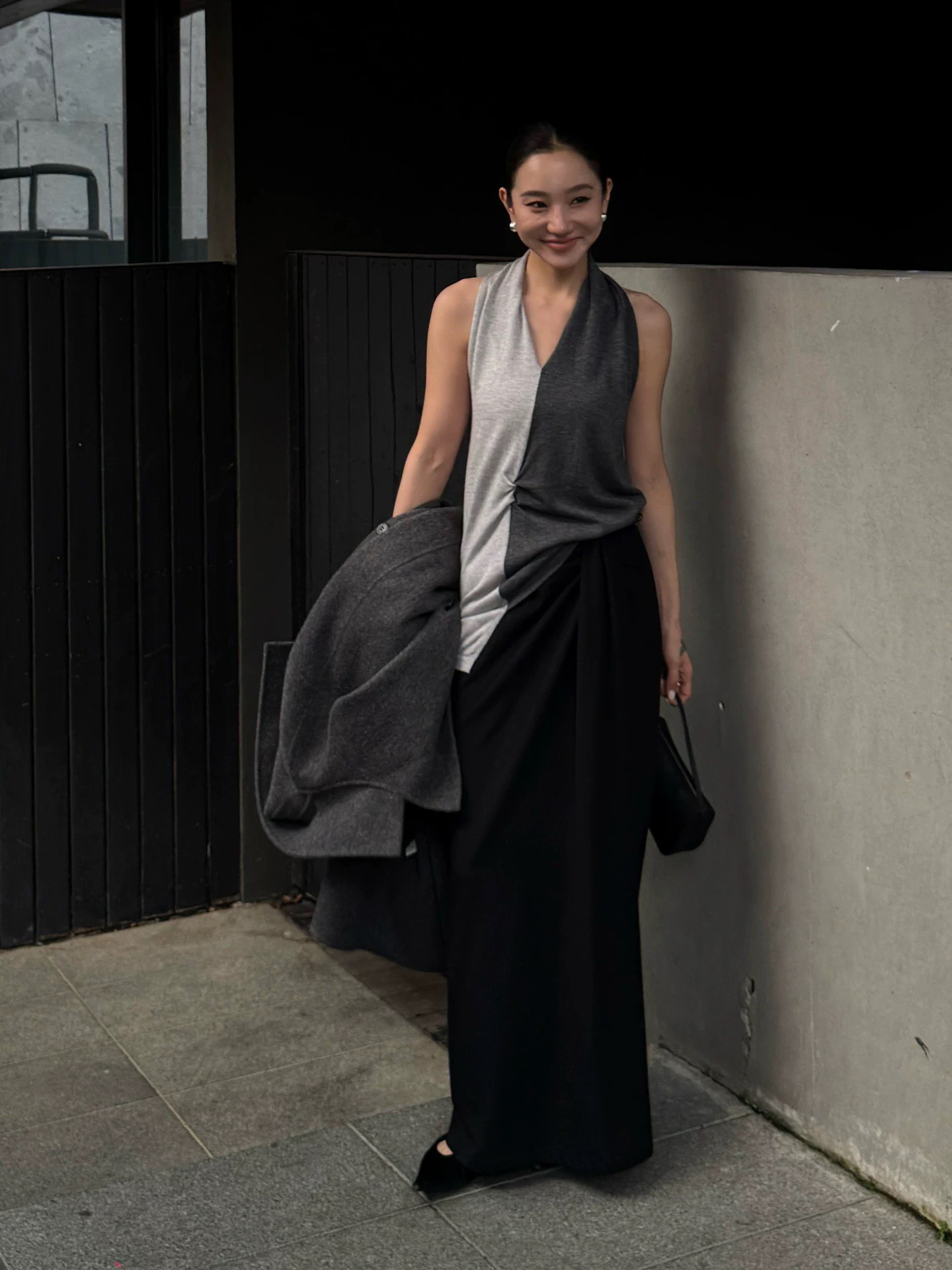 配色格雷色系V領繞脖長版背心-S-L (Elegant & Love)