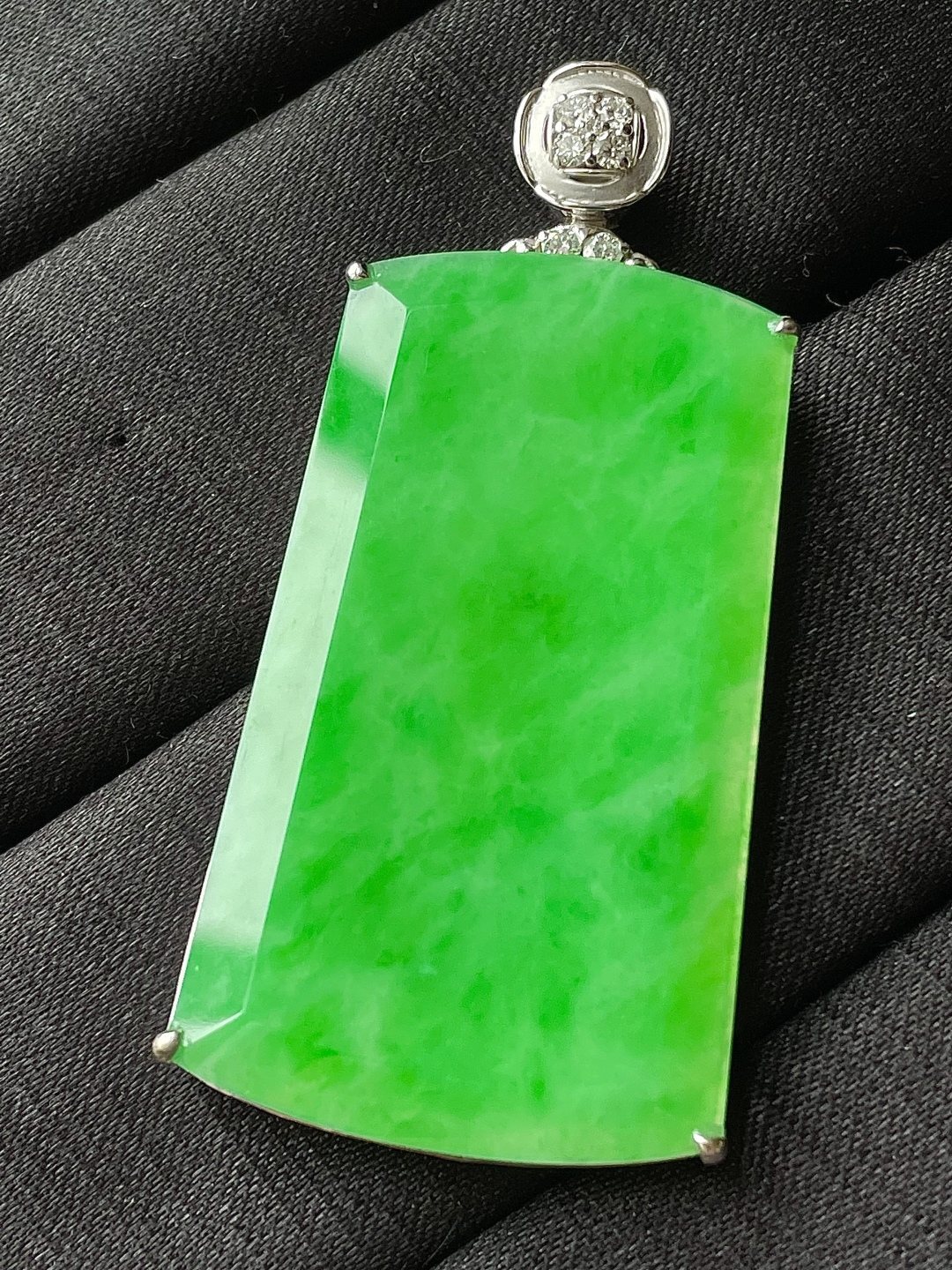 1015446 翡翠冰陽綠無事牌吊墜