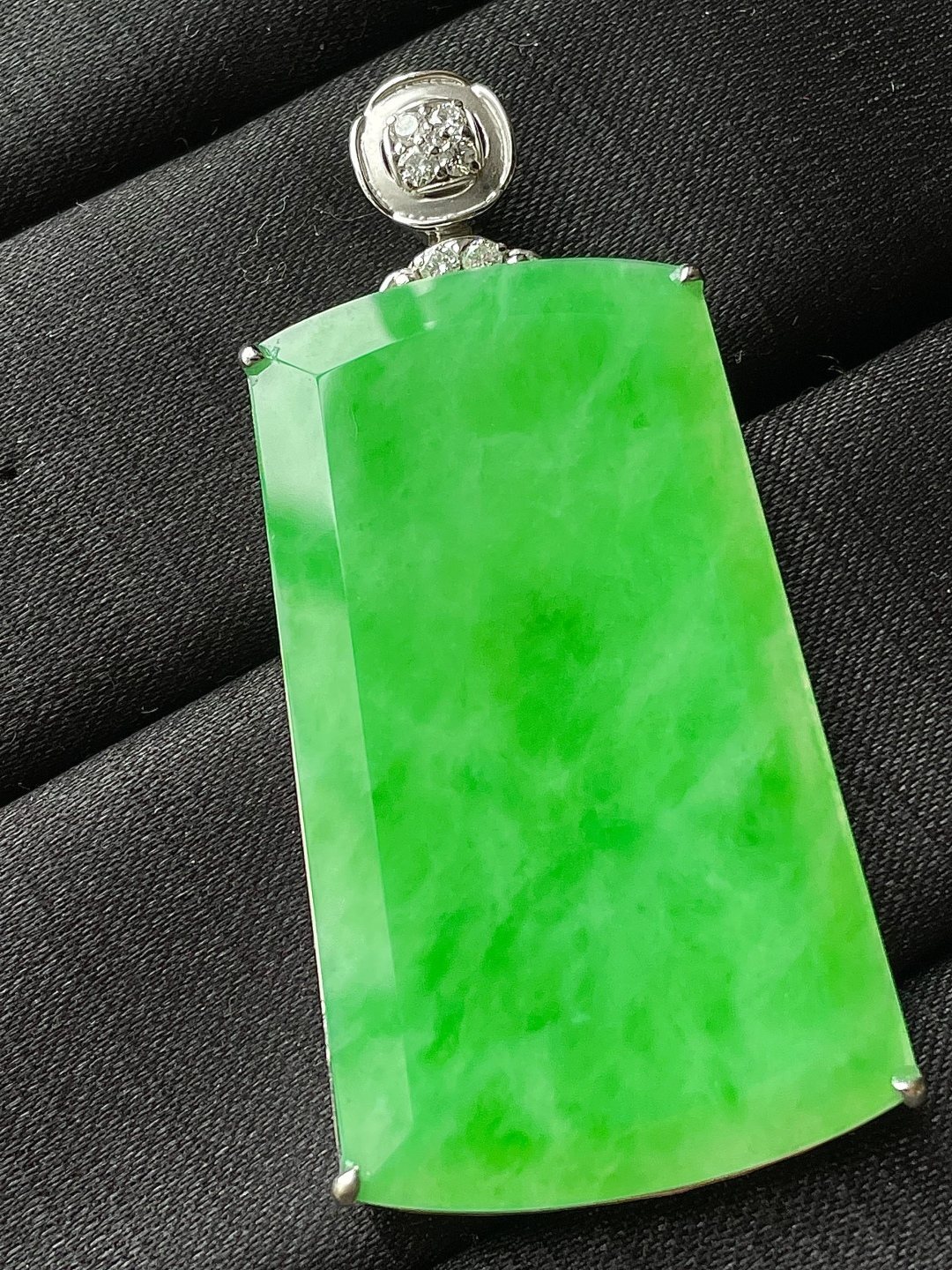 1015446 翡翠冰陽綠無事牌吊墜