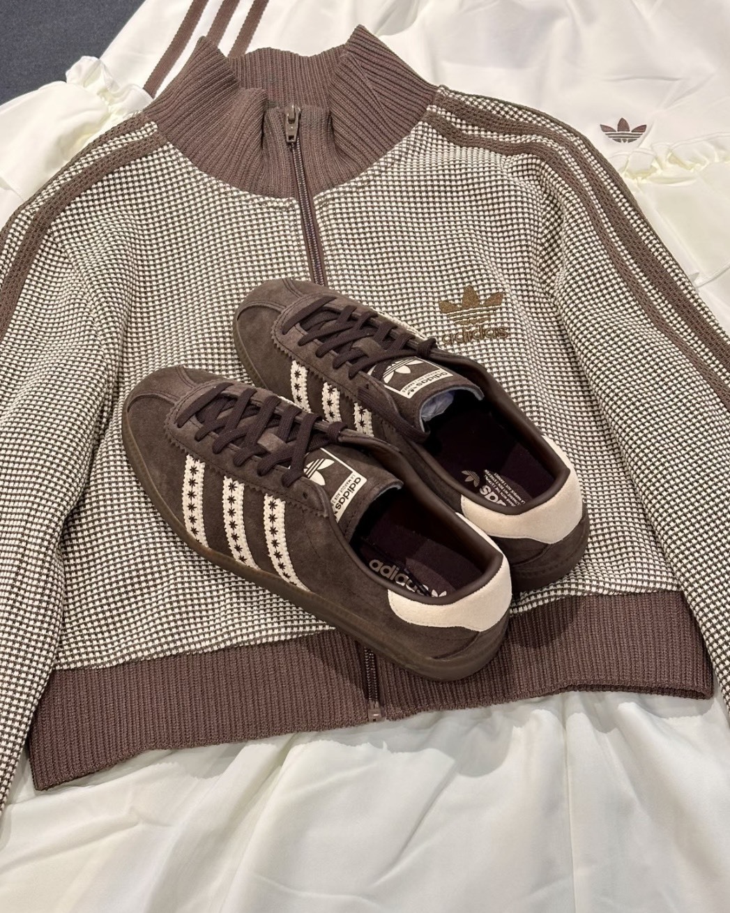 Adidas OG Bermuda 深焙棕 小星星 楓葉印花