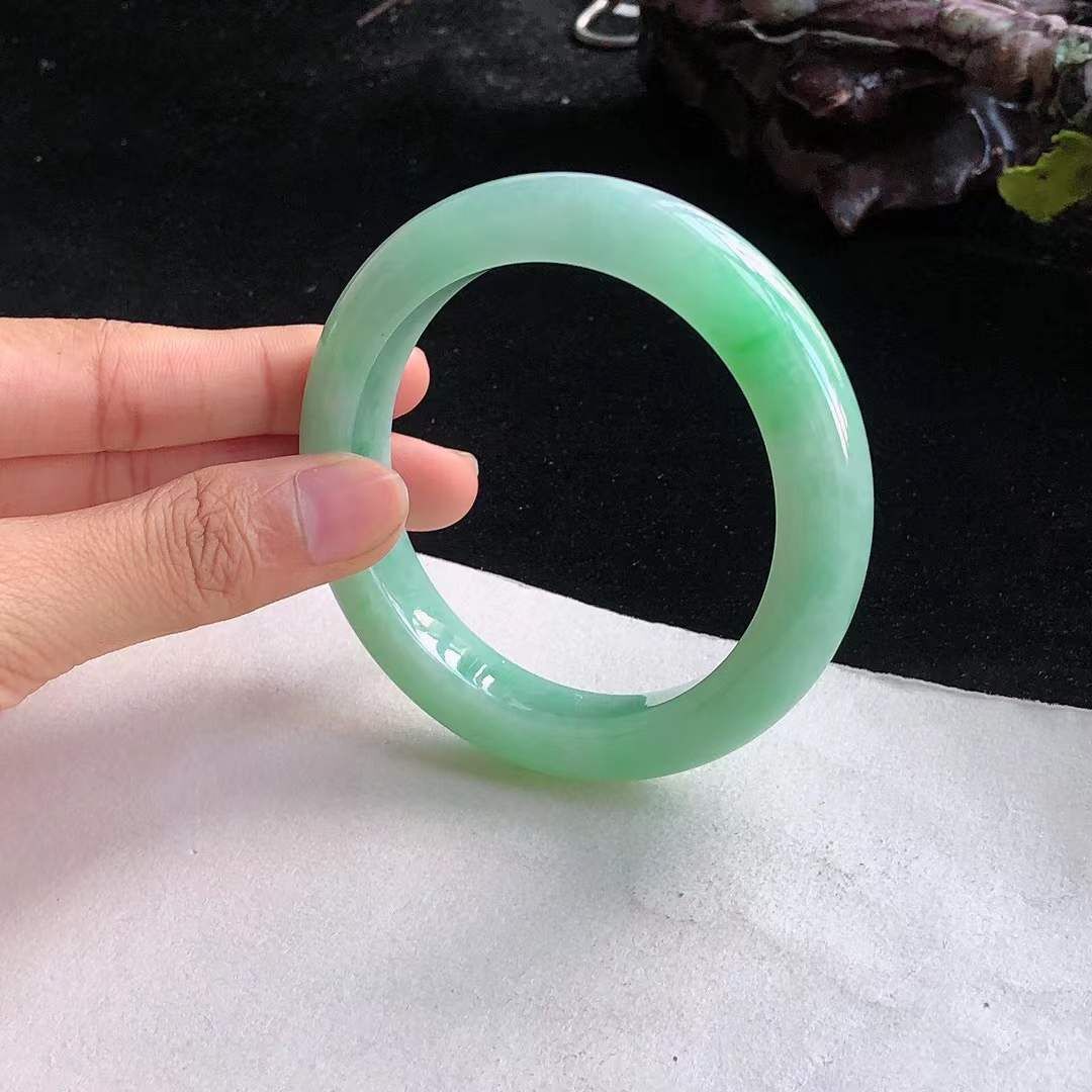 10152610 54.2mm冰糯飄陽綠翡翠正圈手鐲 (54-56)