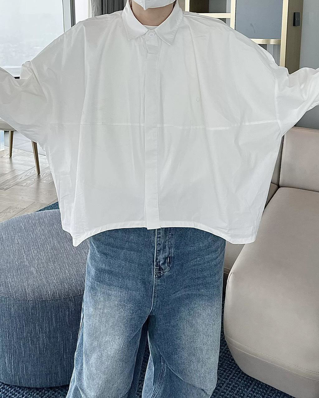 韓國寬短版素色襯衫 白色 男實穿正面