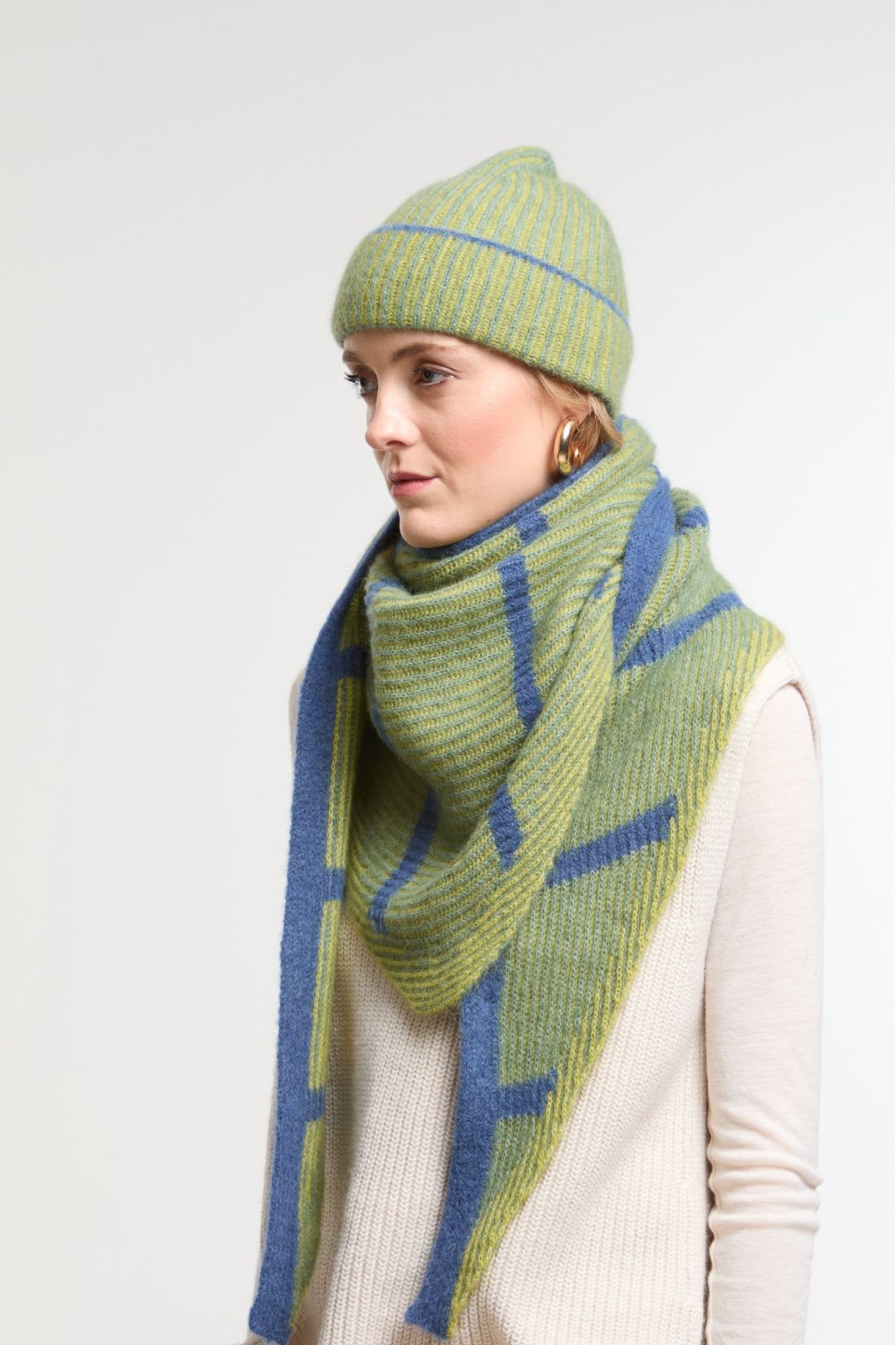 針織三角圍巾＿鼠尾草色