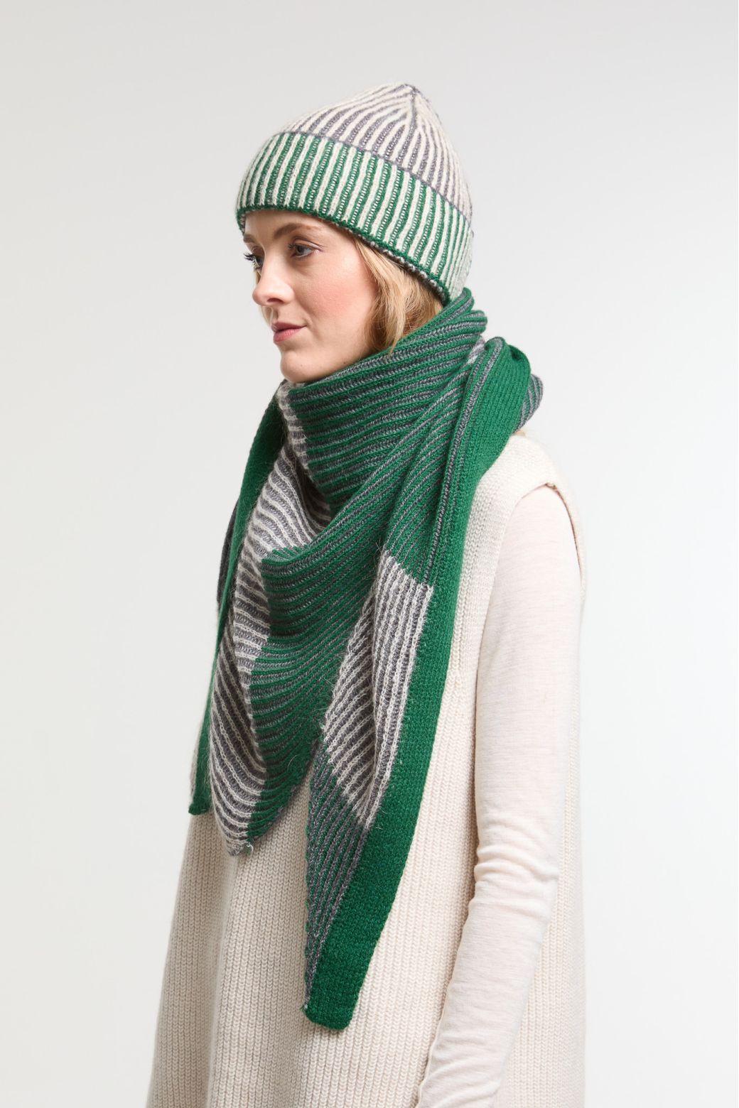 針織三角圍巾＿森林綠色