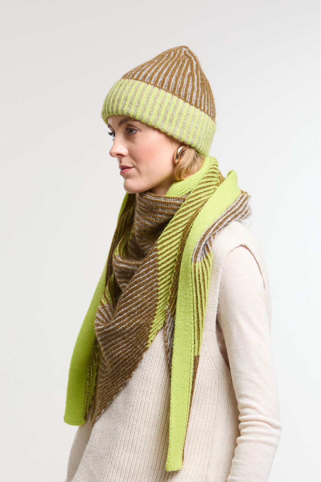 針織三角圍巾＿萊姆色