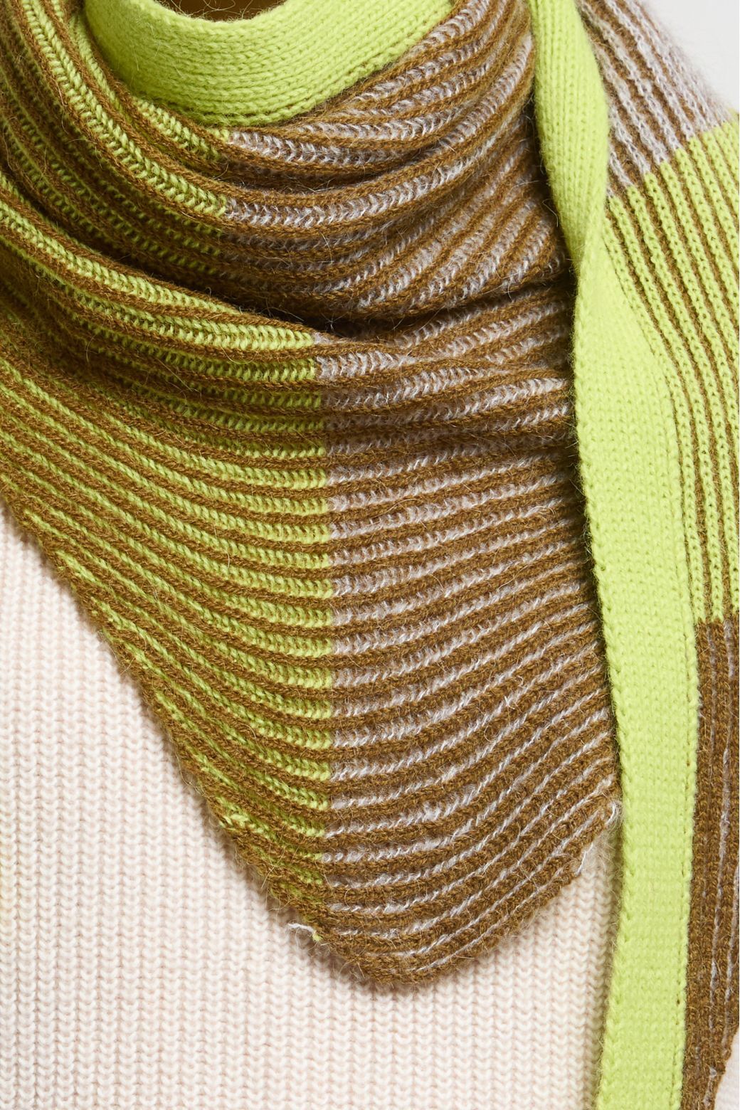 針織三角圍巾＿萊姆色