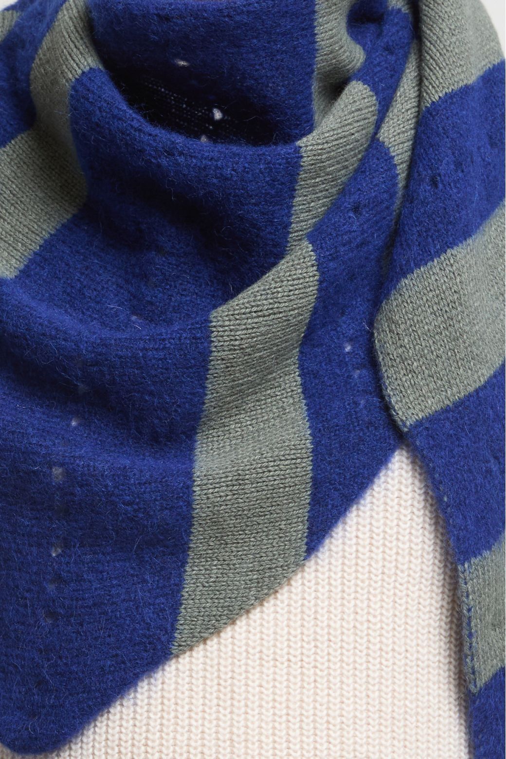 針織三角圍巾＿藍灰色