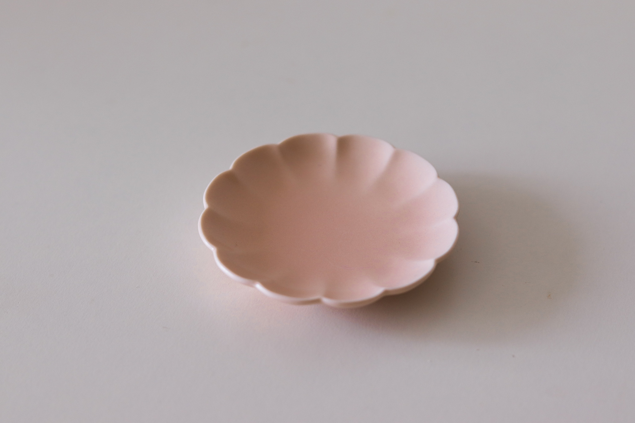 日本 美濃燒 蜜桃粉 菊形 小碟