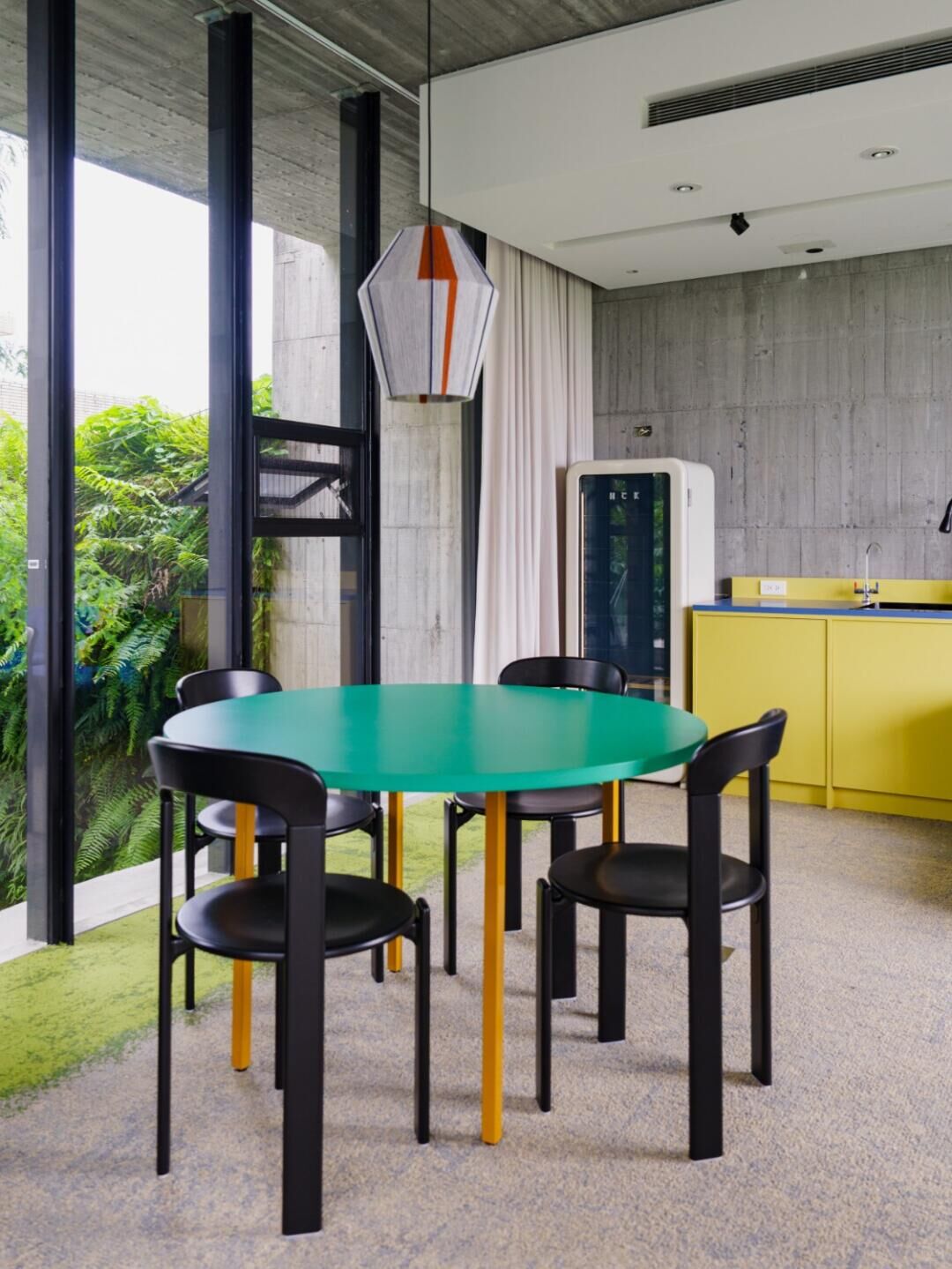 HAY 餐桌放在宜蘭villa二十輪 感受北歐品味