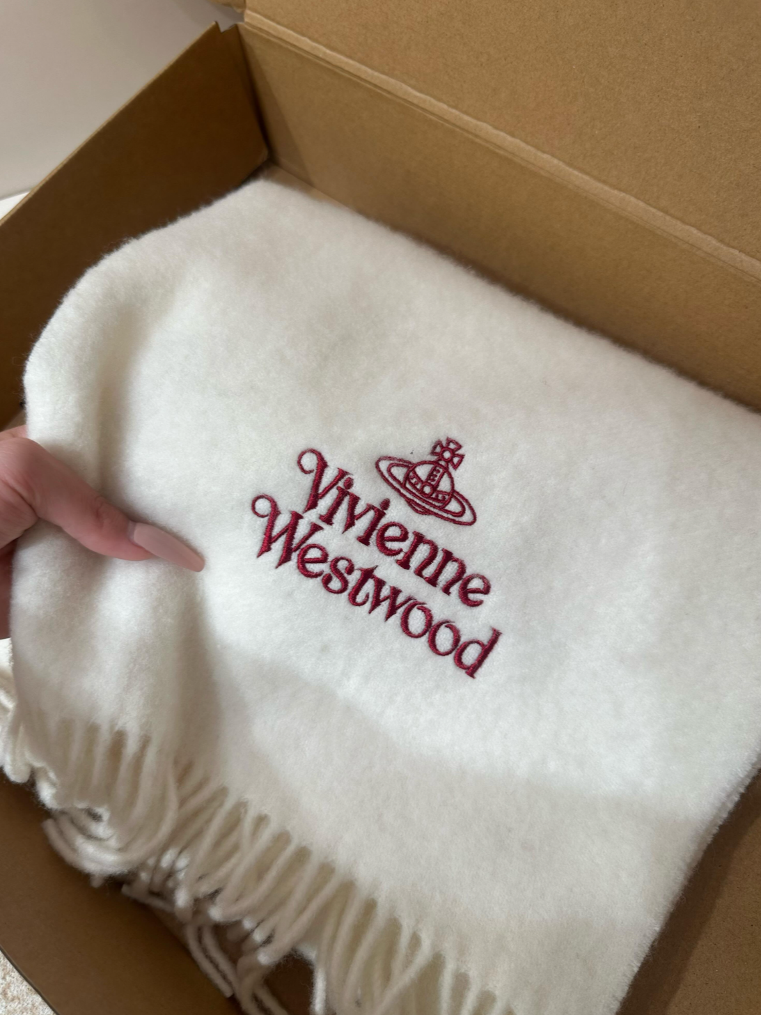 代購-Vivienne Westwood 100%羊毛 圍巾 黑/白