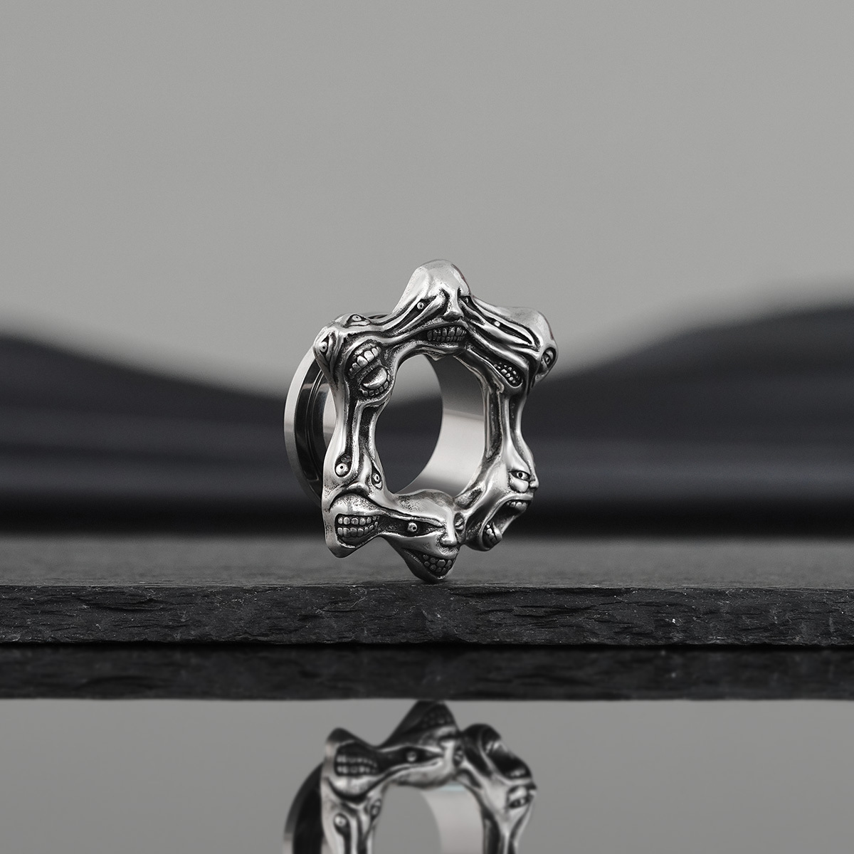 HK07 不規則鬼樣鈦鋼擴耳環 5 - 25mm