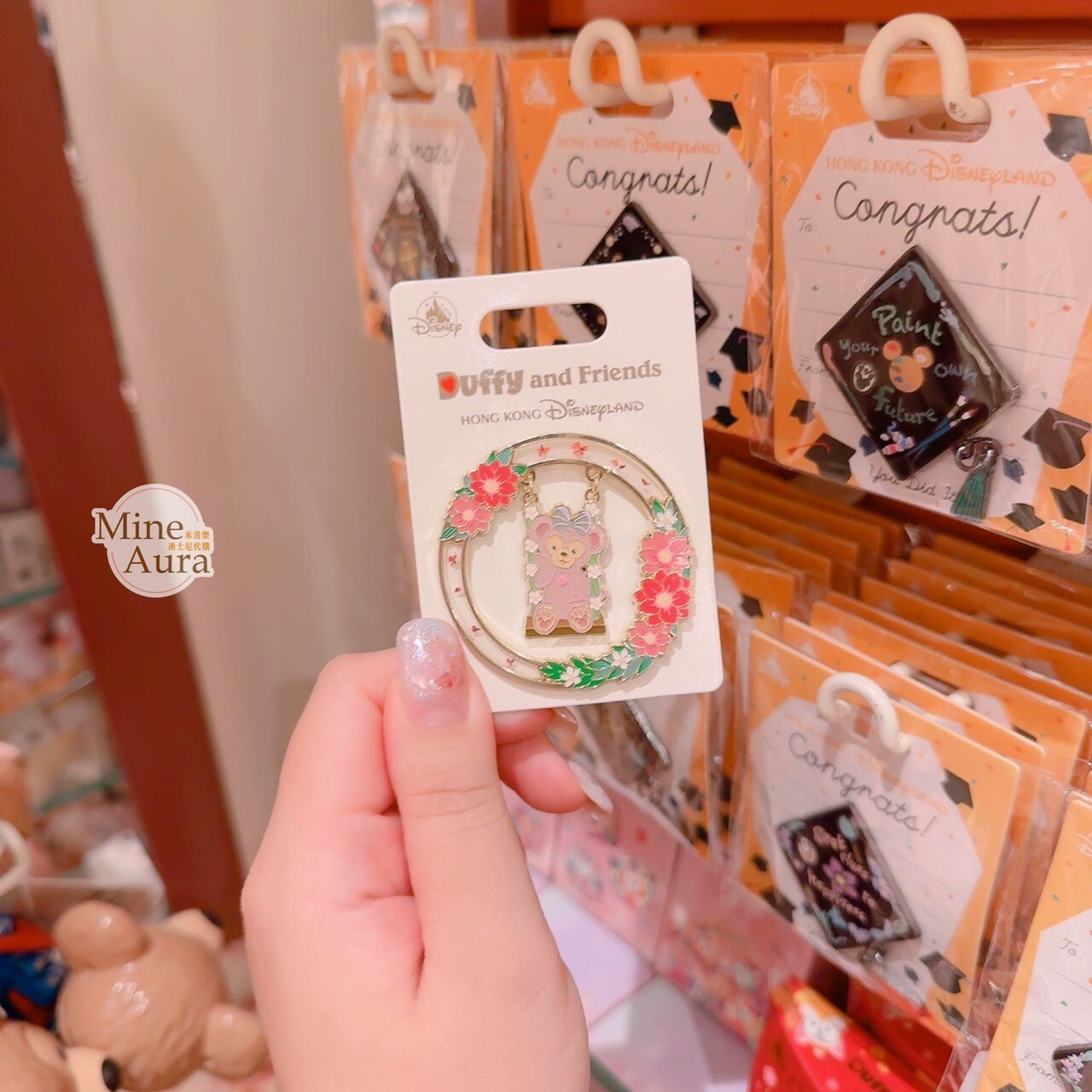 雪莉玫 ShellieMay 坐鞦韆 花環 花圈 造型 徽章 PIN -香港迪士尼樂園