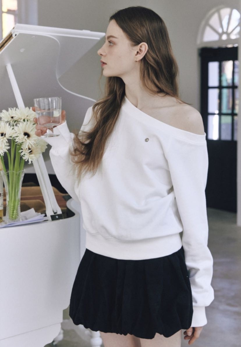 熱賣款🔥letter from moon Edin Off-shoulder Sweatshirt露肩衛衣