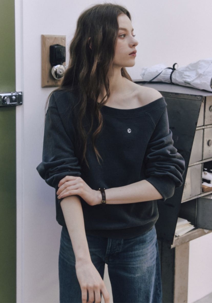 熱賣款🔥letter from moon Edin Off-shoulder Sweatshirt露肩衛衣