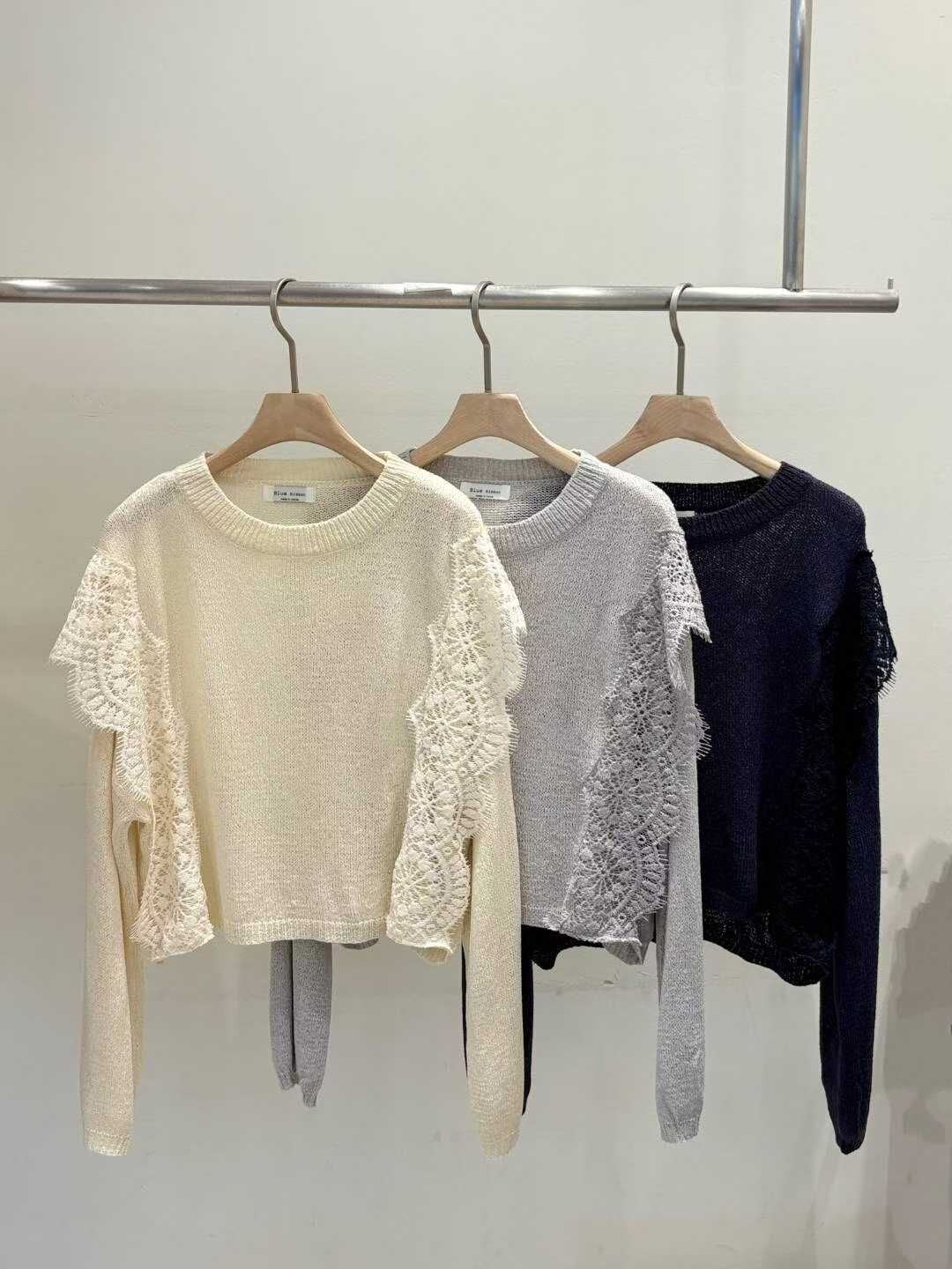 BR5144 慵懶鏤空木耳邊圓領上衣