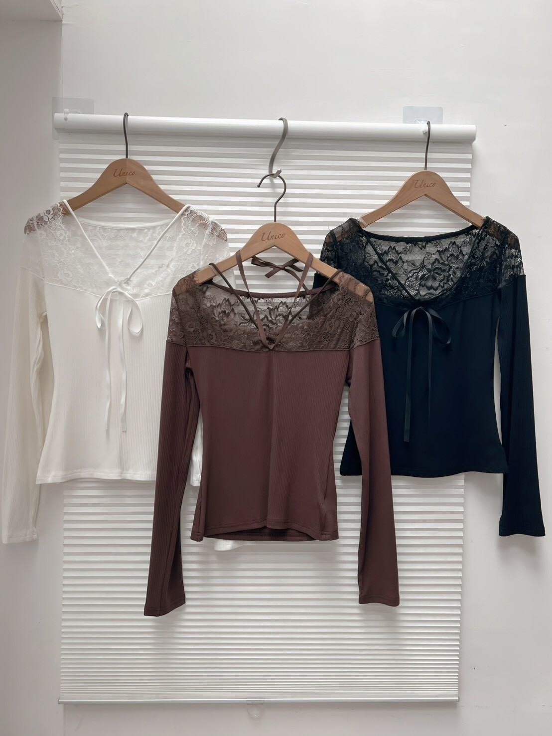 V字蕾絲拼接綁繩上衣/三色