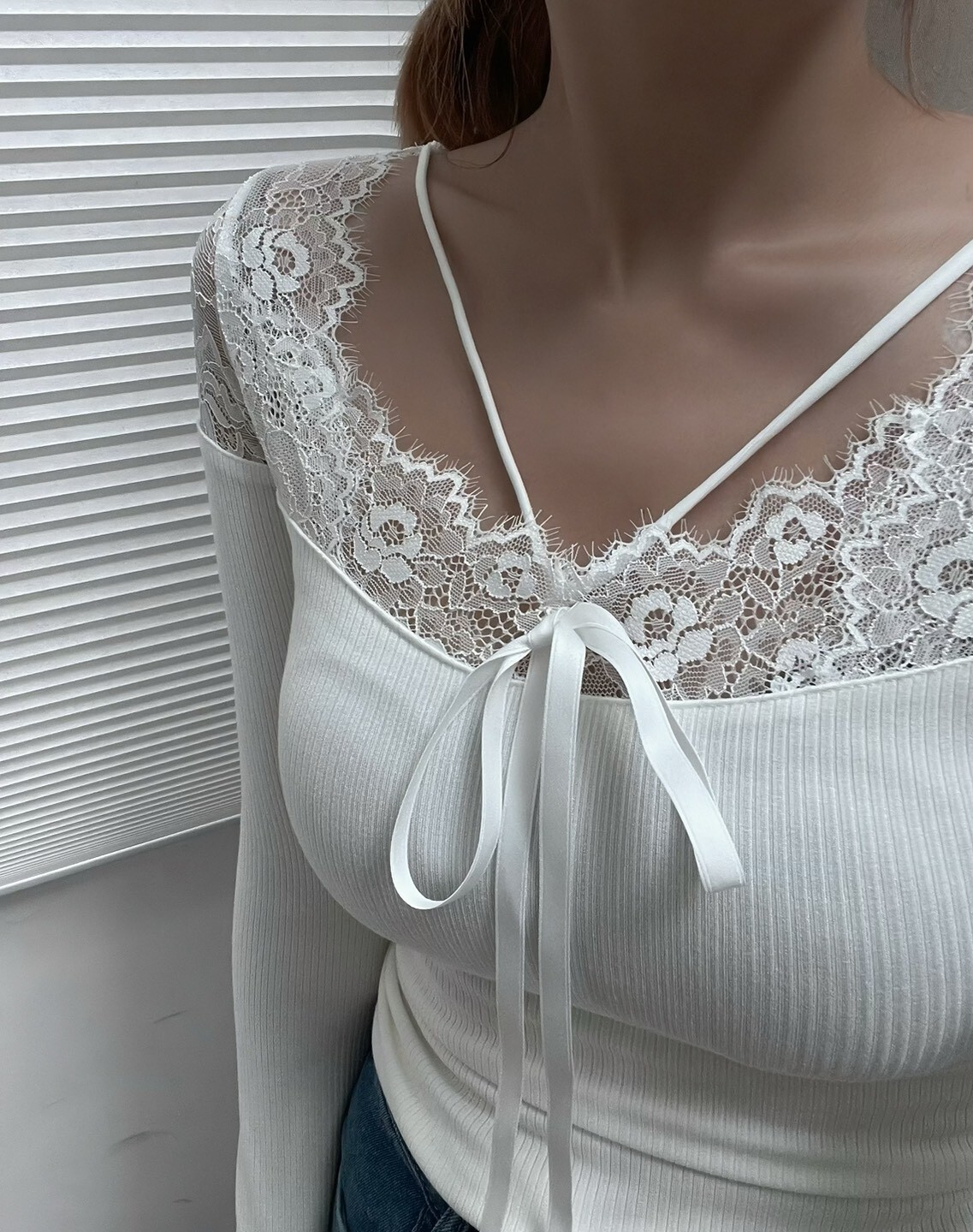 V字蕾絲拼接綁繩上衣/三色