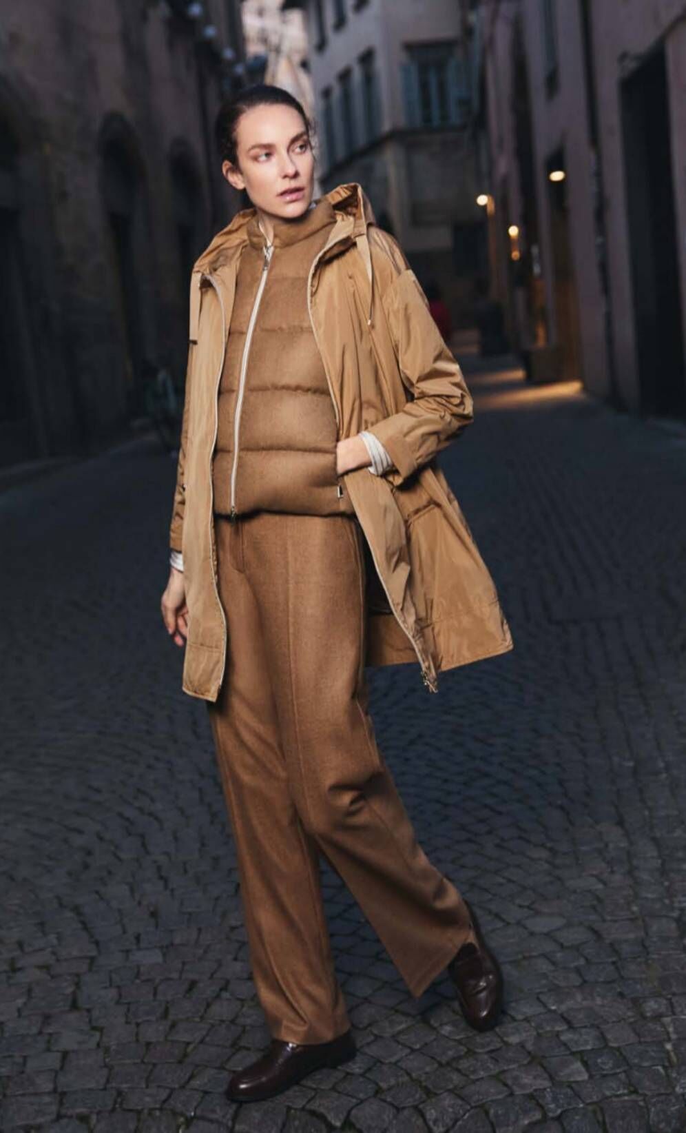 Amina Rubinacci經典暖調輕盈羽絨背心 ｜ 摩卡